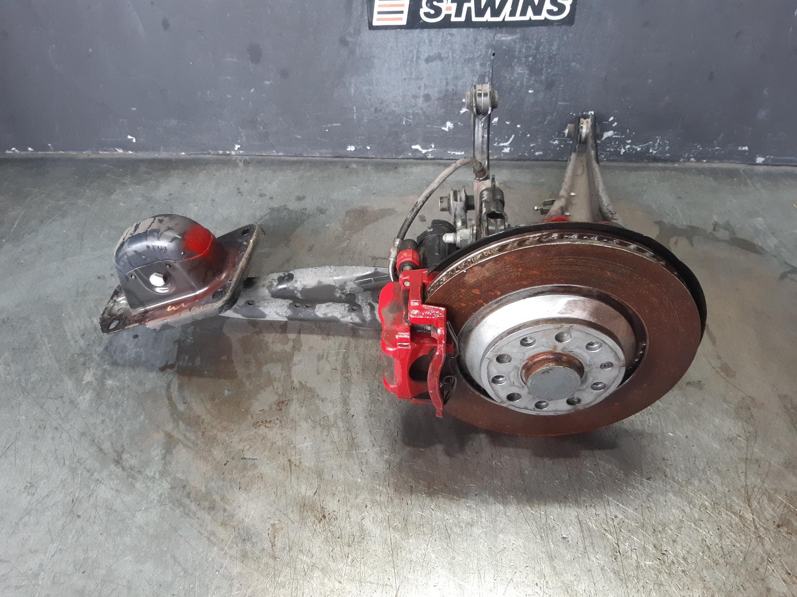 Used auto part listing image: 2021 SKODA OCTAVIA LEFT REAR HUB ASSEMBLY LIMITED EDITION/RS, NX, 12/20- 0000376910