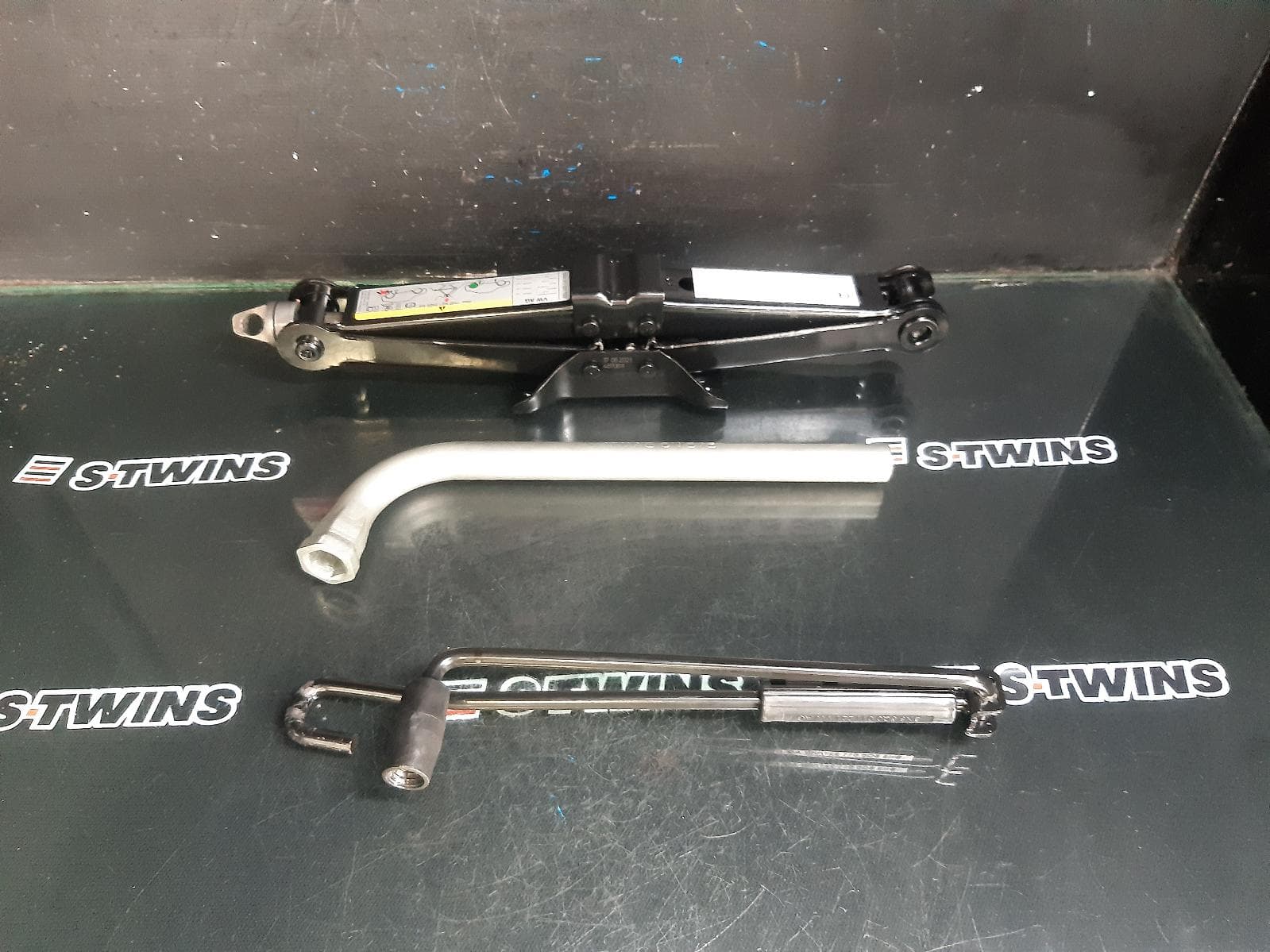 Used auto part listing image: 2021 SKODA OCTAVIA JACK TOOL KIT NX, 10/20- 0000376918