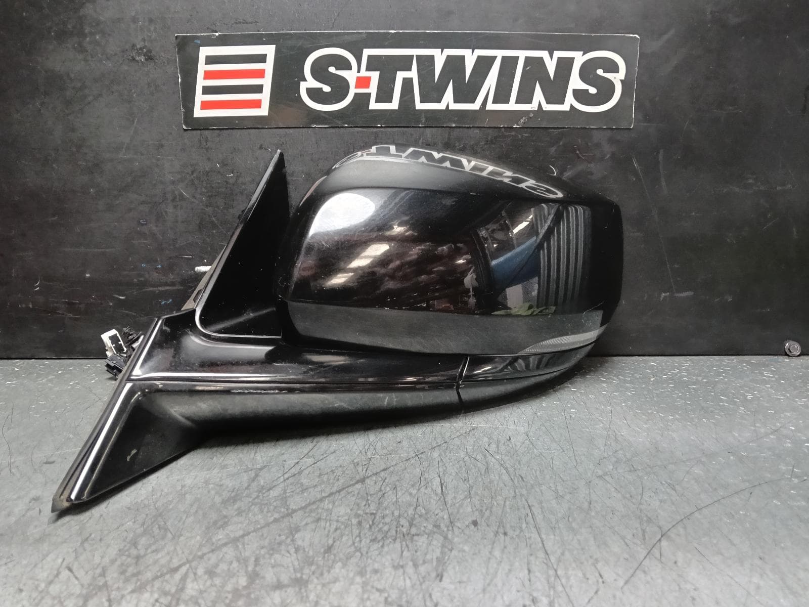 Used auto part listing image: 2023 JEEP GRANDCHEROKEE LEFT DOOR MIRROR WL, AUTO FOLD, NON AUTO DIM, NON MEMORY, NON CAMERA TYPE, 08/21-12/23 0000381696
