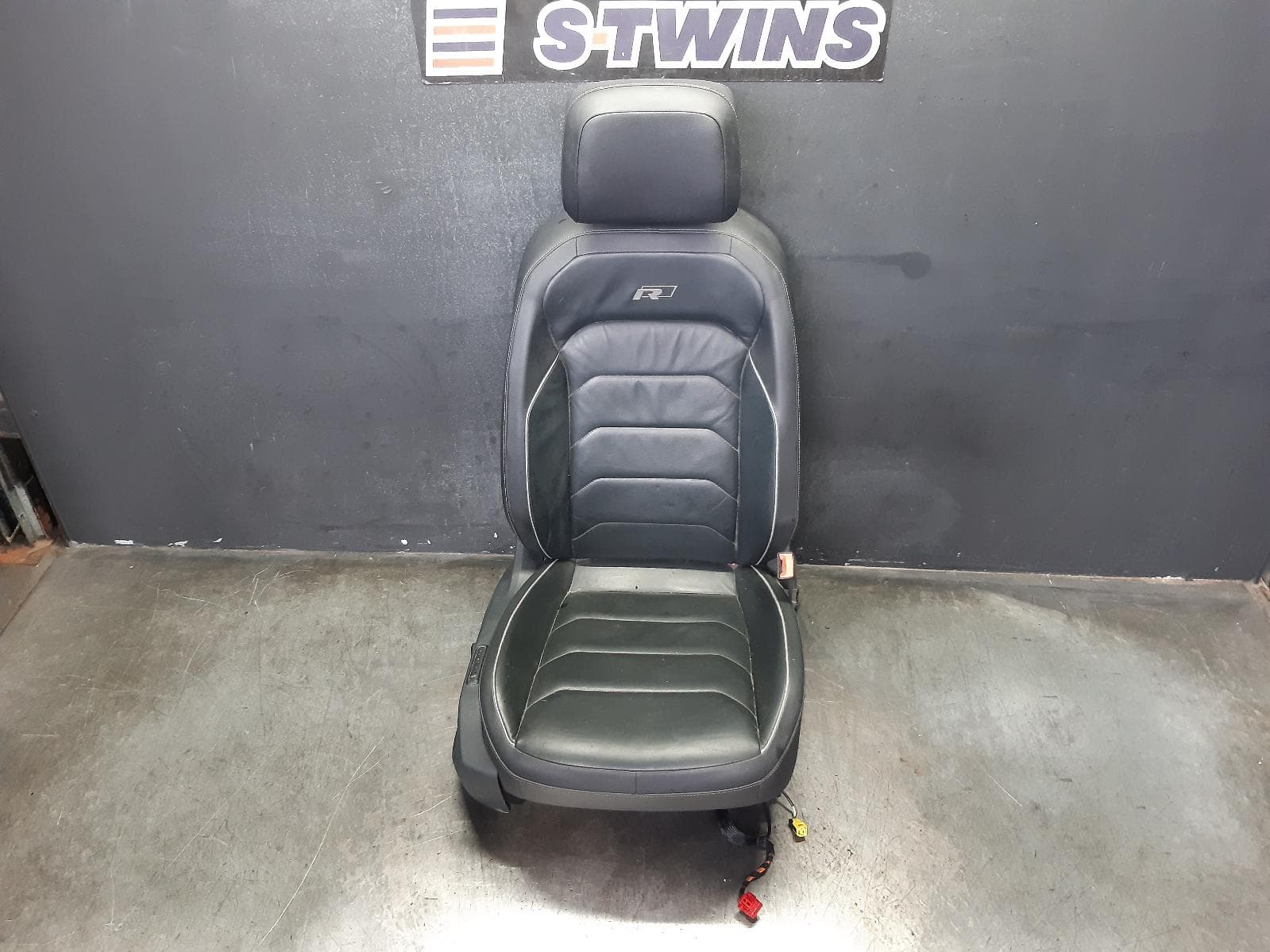 Used auto part listing image: 2018 VOLKSWAGEN TIGUAN FRONT SEAT RH FRONT, LEATHER, HIGHLINE, 5NA, 06/16-05/21 0000340264