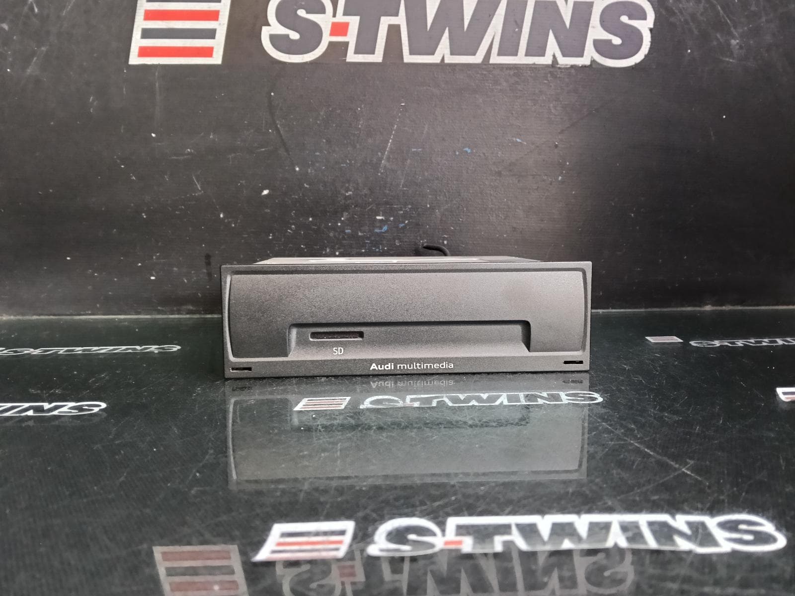 Used auto part listing image: 2020 AUDI A1 HEAD UNIT, 10.1IN, GB, 01/19- 0000402867