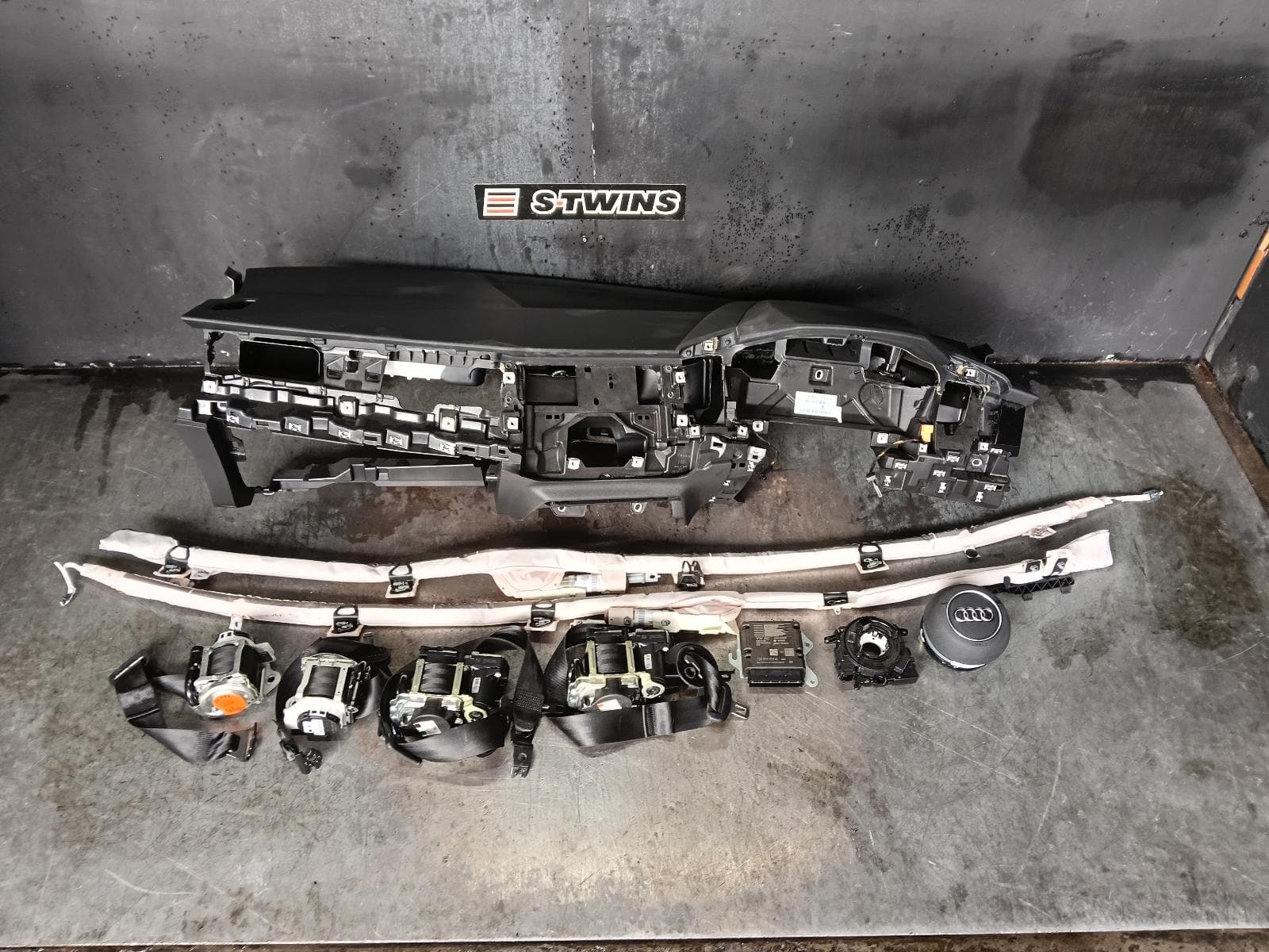 Used auto part listing image: 2020 AUDI A1 AIRBAG ASSEMBLY DUAL AIR BAG ASSY, 01/19- 0000402961