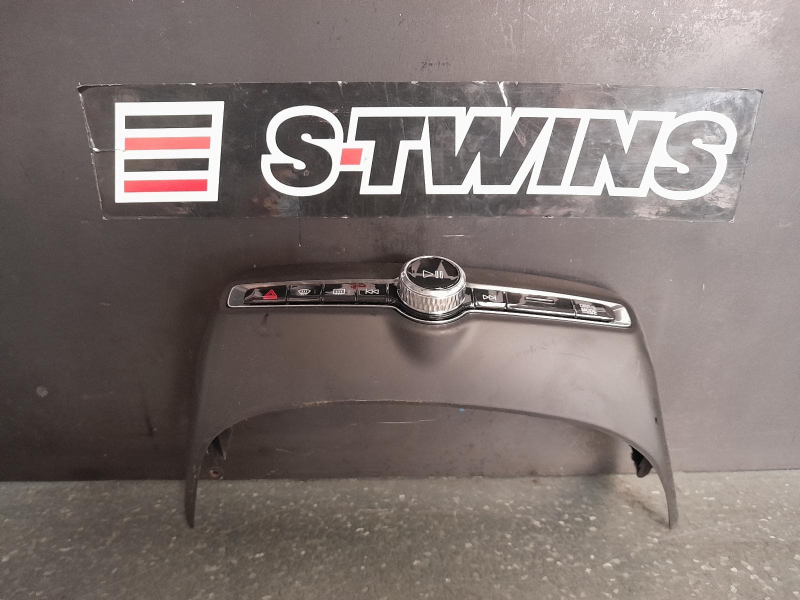 Used auto part listing image: 2022 VOLVO XC40 RADIO CONTROL PANEL, W/ DRIVE MODE TYPE, 02/18- 0000330901