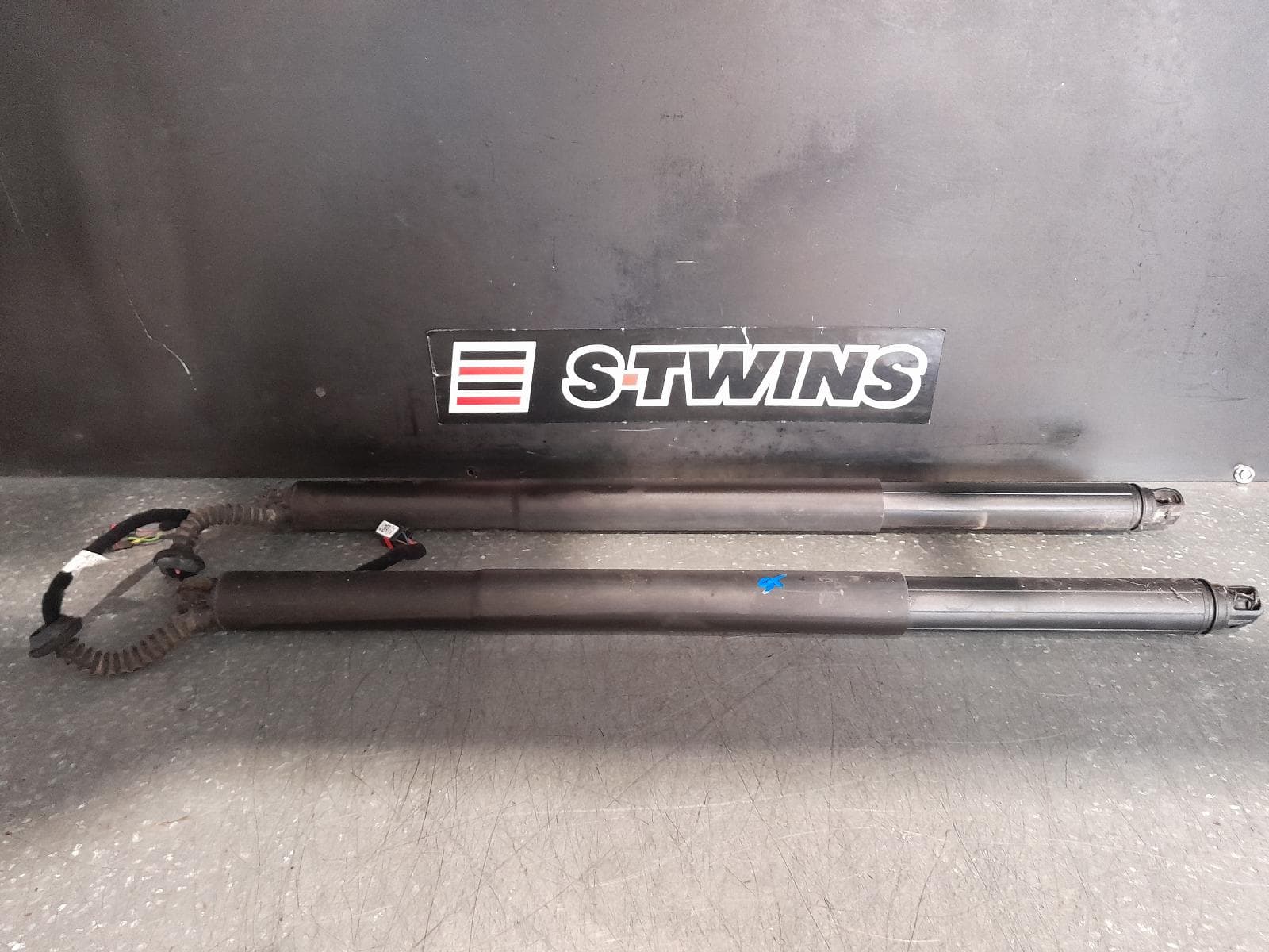 Used auto part listing image: 2021 SKODA KAMIQ HATCH STRUT NW, 06/20- 0000331770