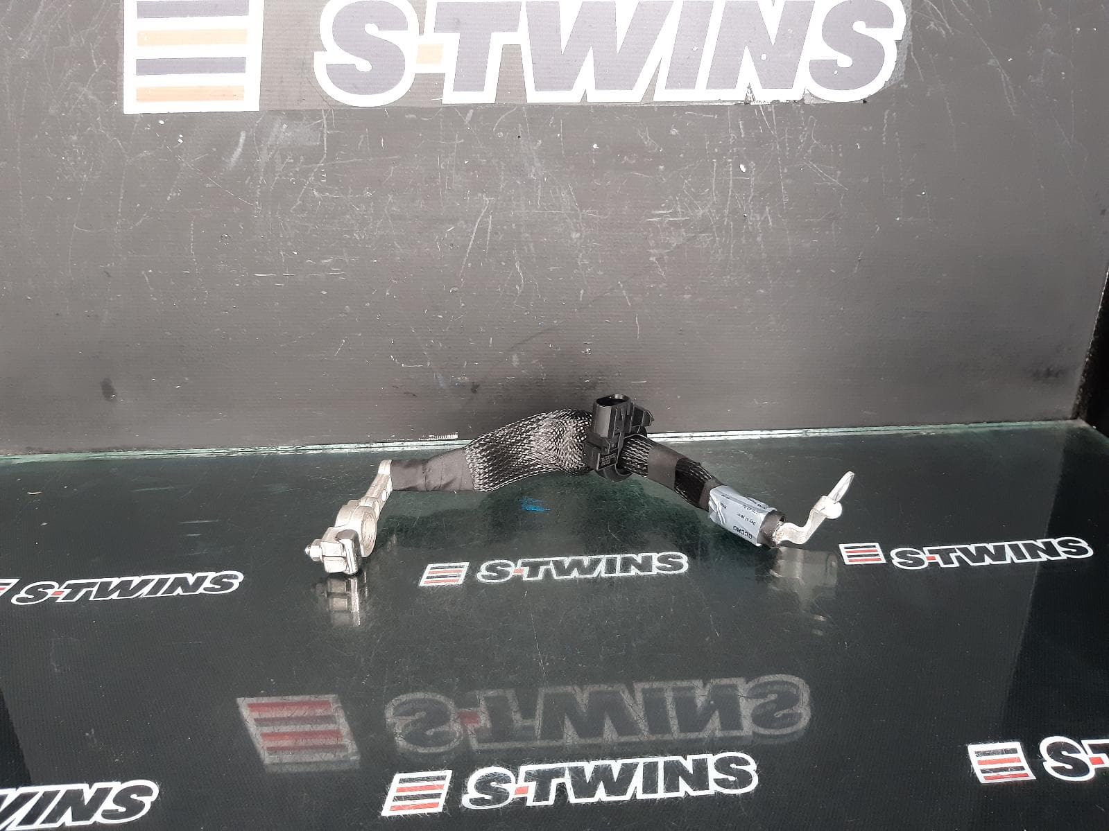 Used auto part listing image: 2016 HOLDEN COMMODORE BATTERY TERMINAL VF, 05/13-12/17 0000330957