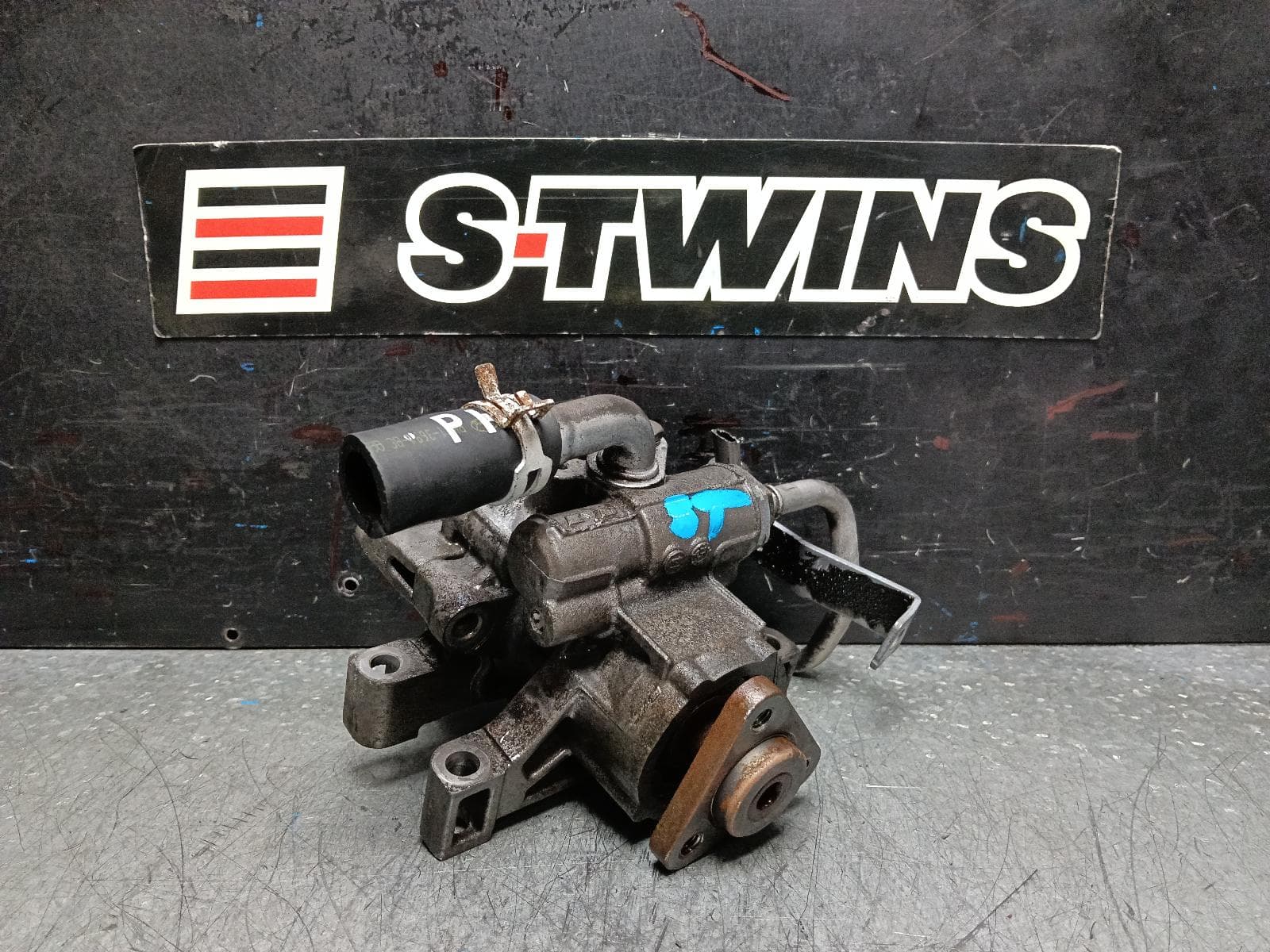 Used auto part listing image: 2014 FORD TRANSIT CUSTOM STEERING PUMP DIESEL, 2.2, VN, 09/13-04/17 0000396252