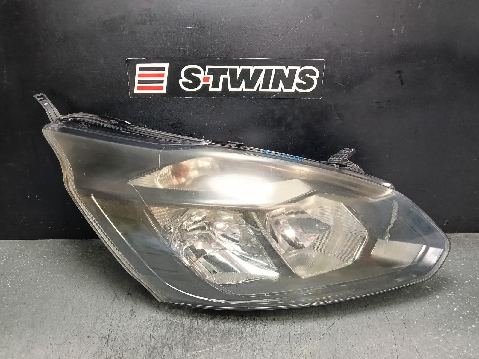 Used auto part listing image: 2014 FORD TRANSIT CUSTOM RIGHT HEADLAMP VN, HALOGEN TYPE, 09/13-12/17 0000396257