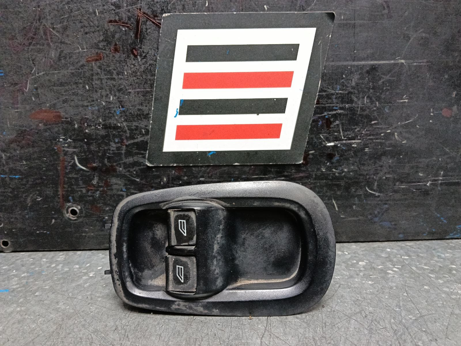 Used auto part listing image: 2014 FORD TRANSIT CUSTOM PWR DR WIND SWITCH RH FRONT (MASTER SWITCH), VN, 09/13-08/23 0000396258
