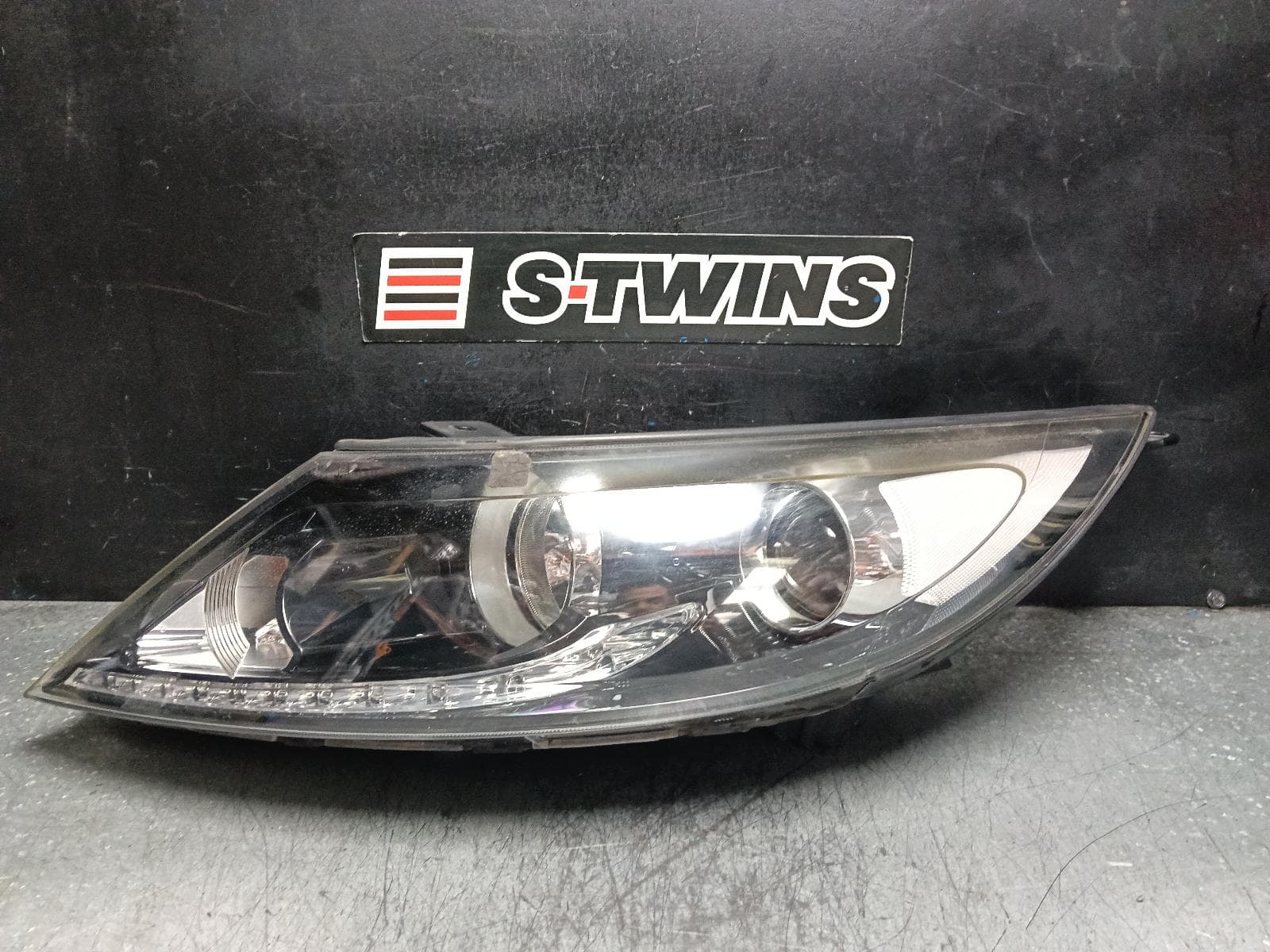 Used auto part listing image: 2013 KIA SPORTAGE LEFT HEADLAMP SL, SLi/PLATINUM, 05/10-05/13 0000393889