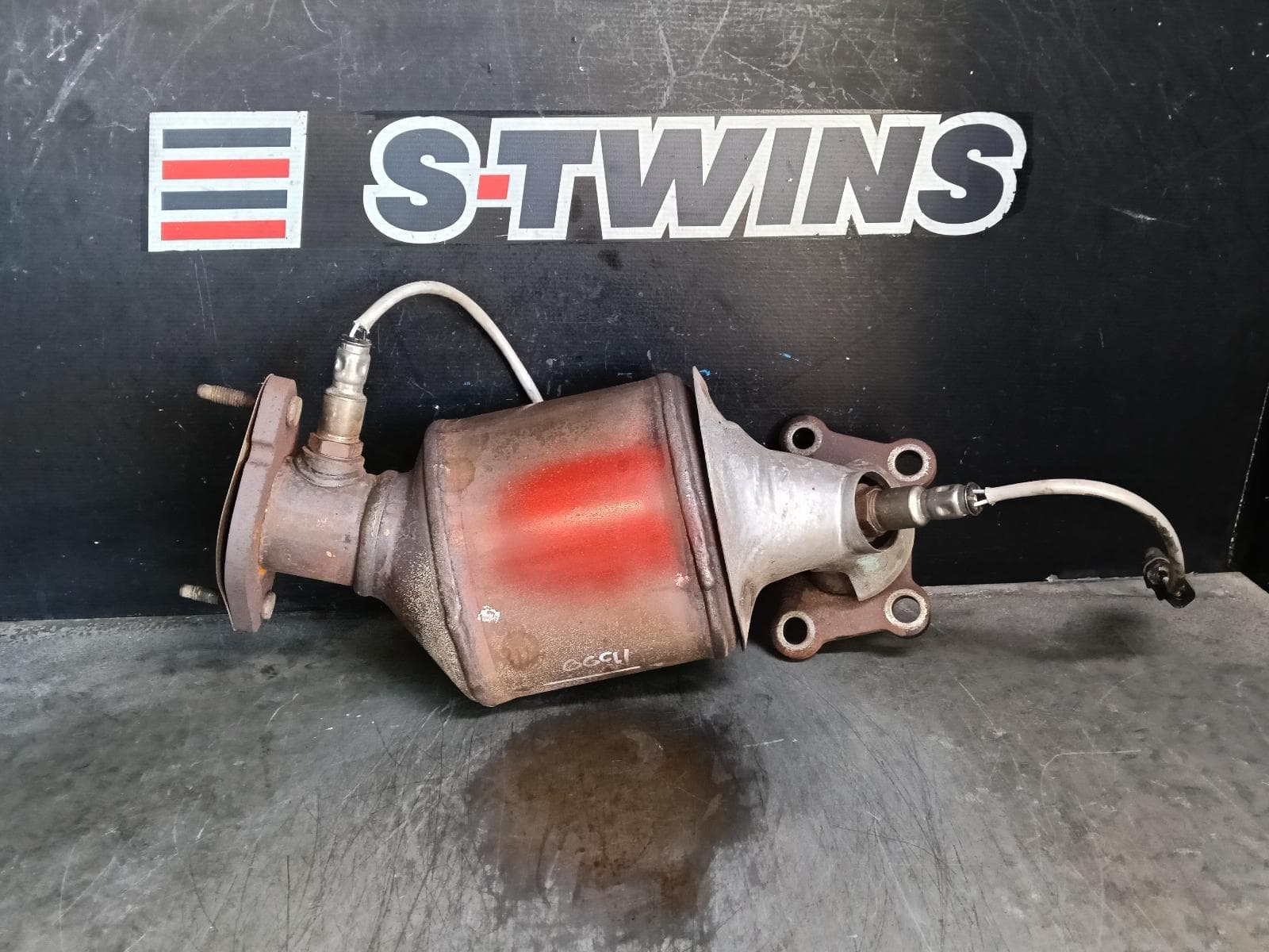 Used auto part listing image: 2018 HOLDEN COMMODORE CATALYTIC CONVERTER MANIFOLD-CAT TYPE, 3.6, PETROL, FRONT (LH SIDE), ZB, 10/17-12/20 0000387610
