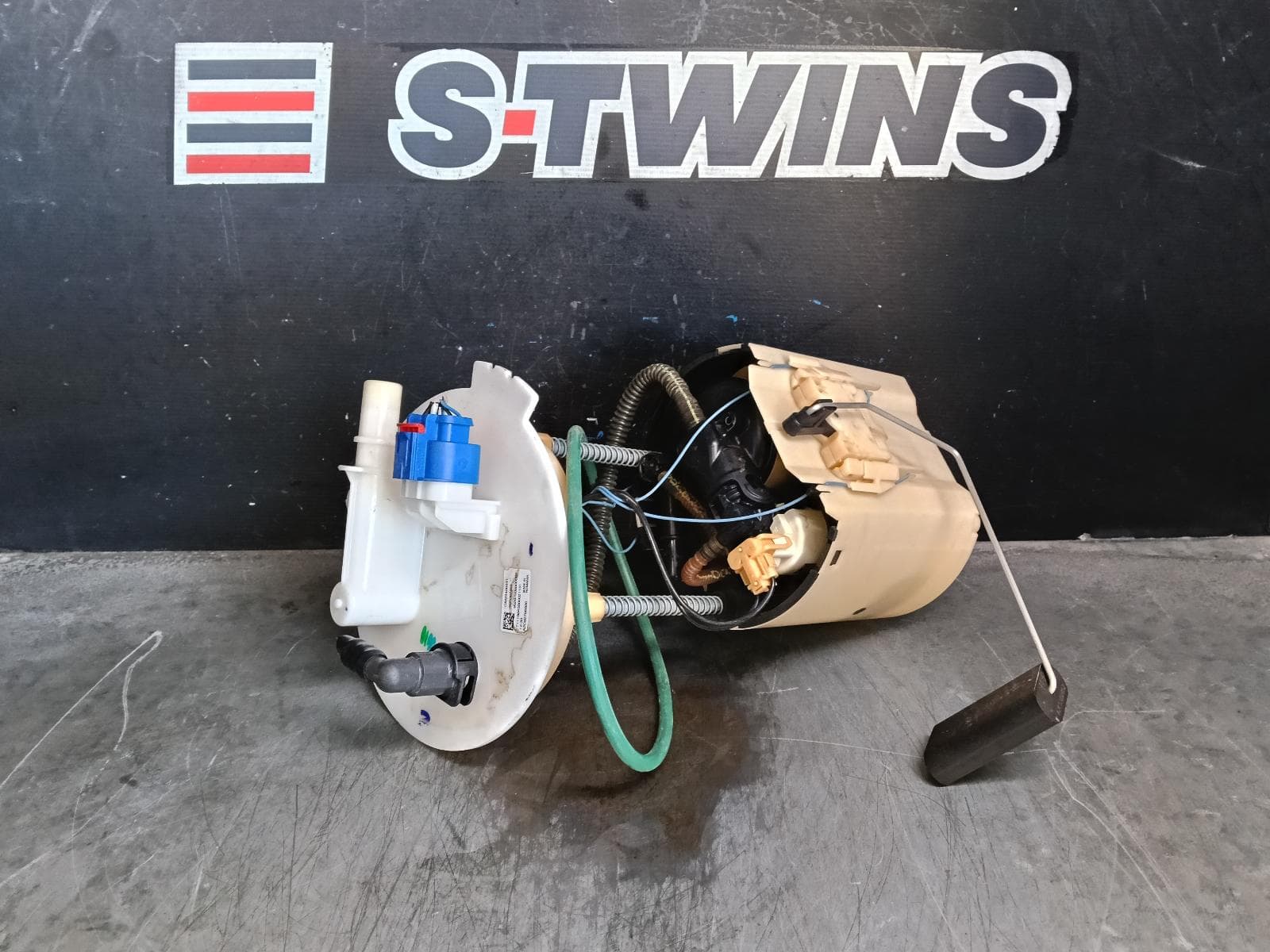 Used auto part listing image: 2018 HOLDEN COMMODORE FUEL PUMP ZB, 10/17-12/20 0000387616