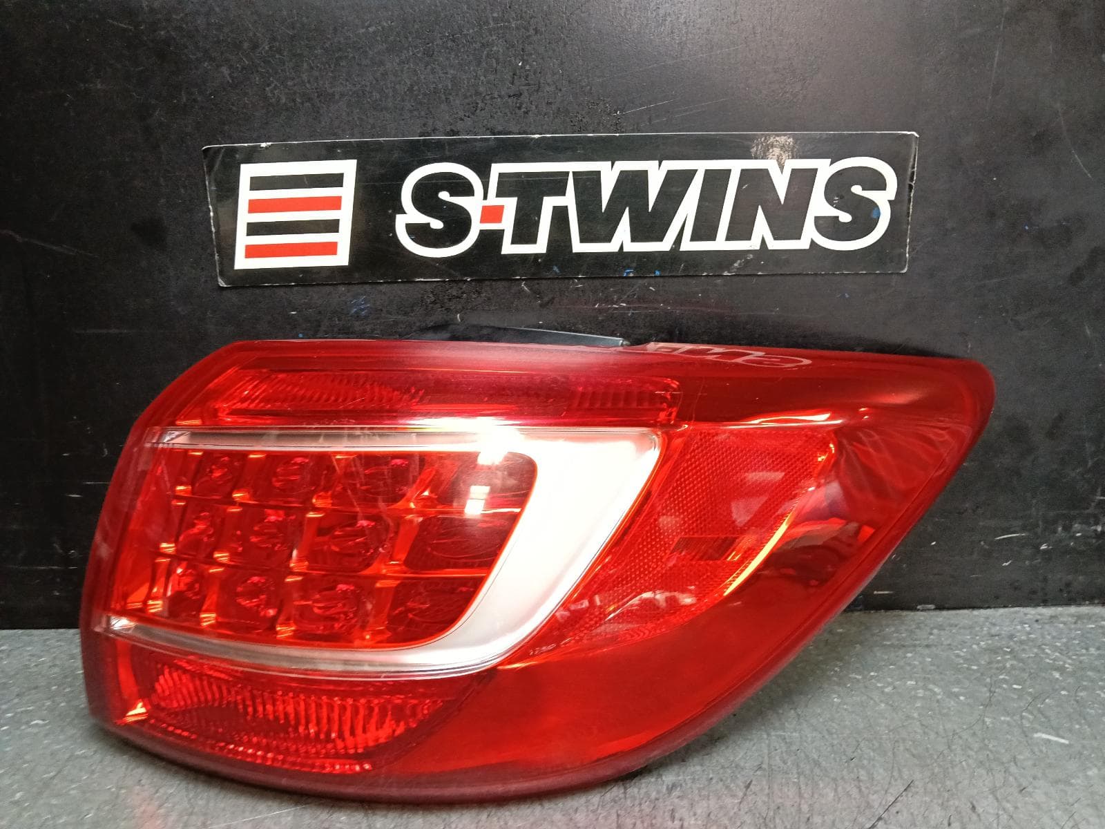 Used auto part listing image: 2013 KIA SPORTAGE RIGHT TAILLIGHT SL, IN BODY, Si/SLi/PLATINUM, 05/10-04/14 0000393891