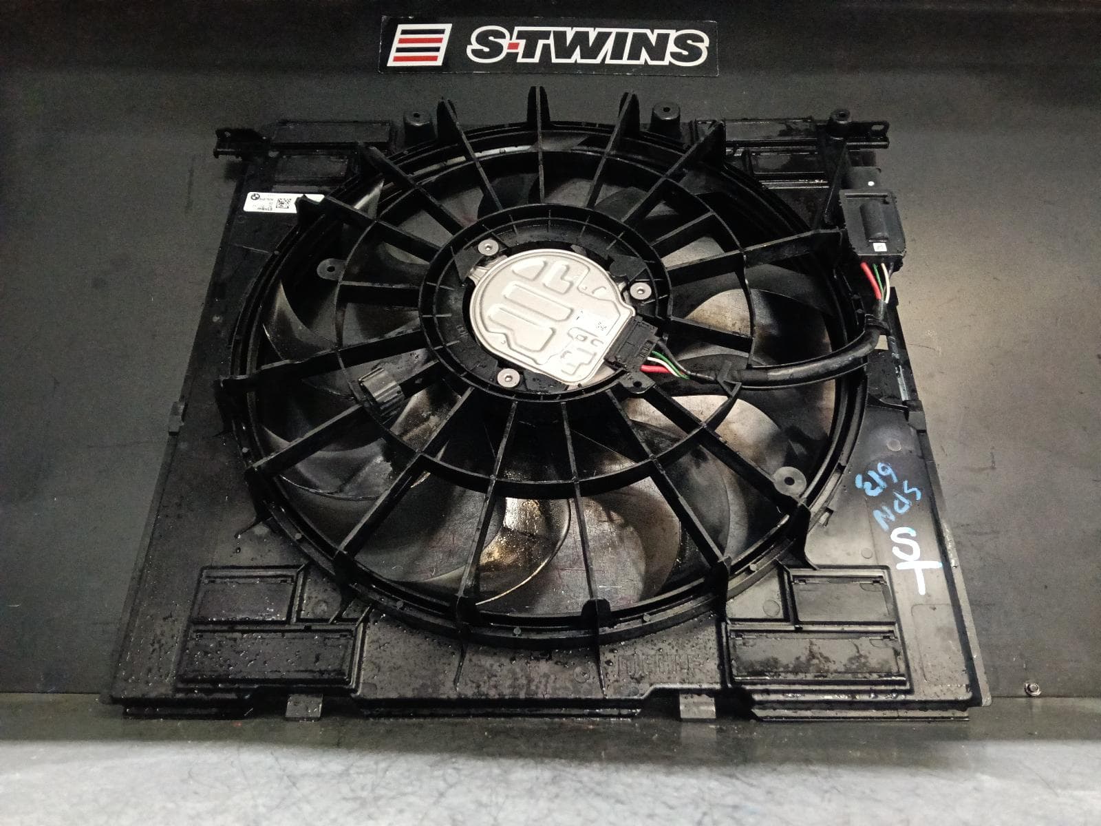 Used auto part listing image: 2021 BMW X3 FAN RADIATOR FAN, 2.0, PETROL, B48D (B48B20O1), 400W, G01, 08/17-08/24 0000394999