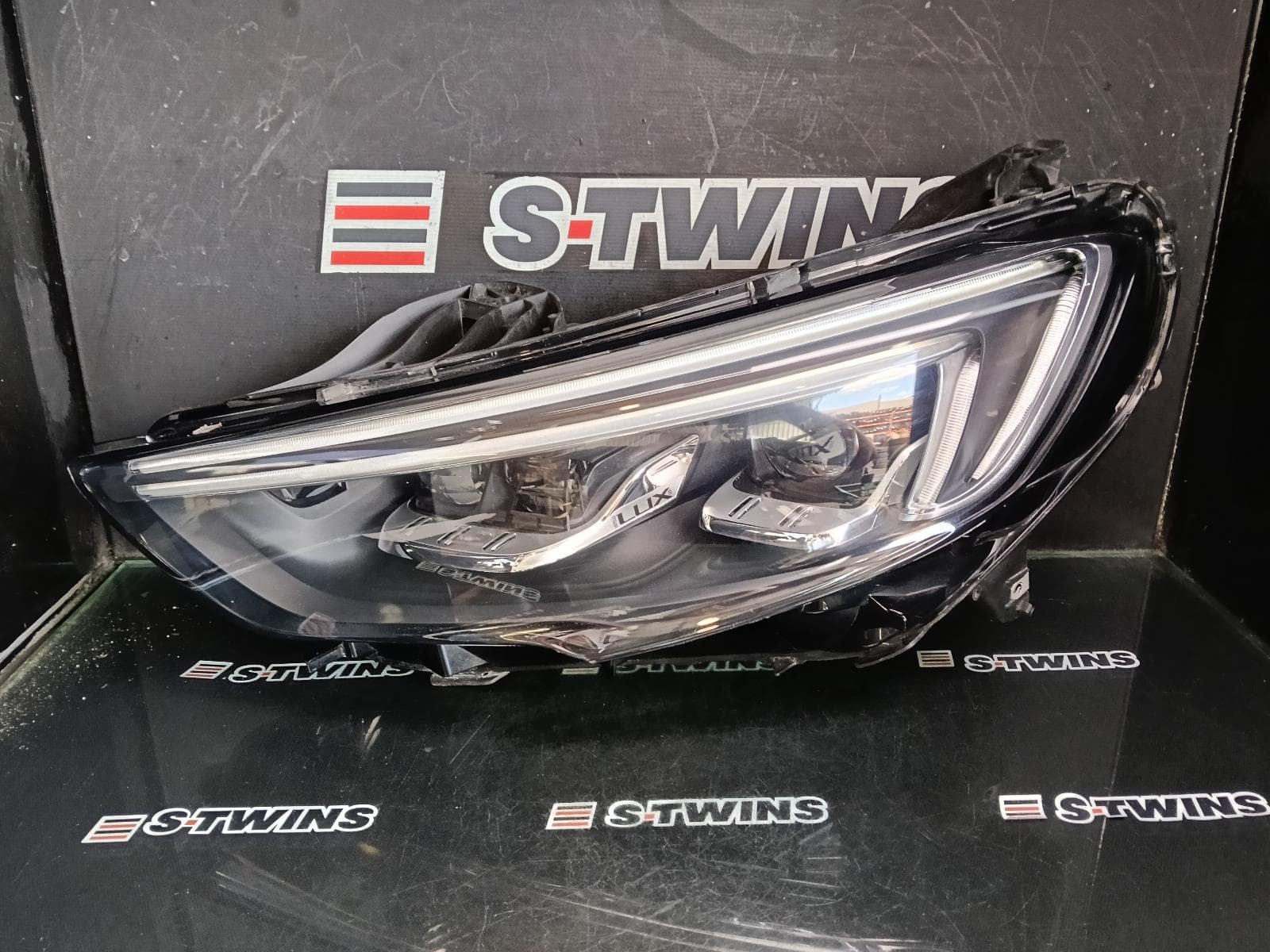 Used auto part listing image: 2018 HOLDEN COMMODORE LEFT HEADLAMP ZB, LED, ADAPTIVE TYPE, 10/17-12/20 0000387620