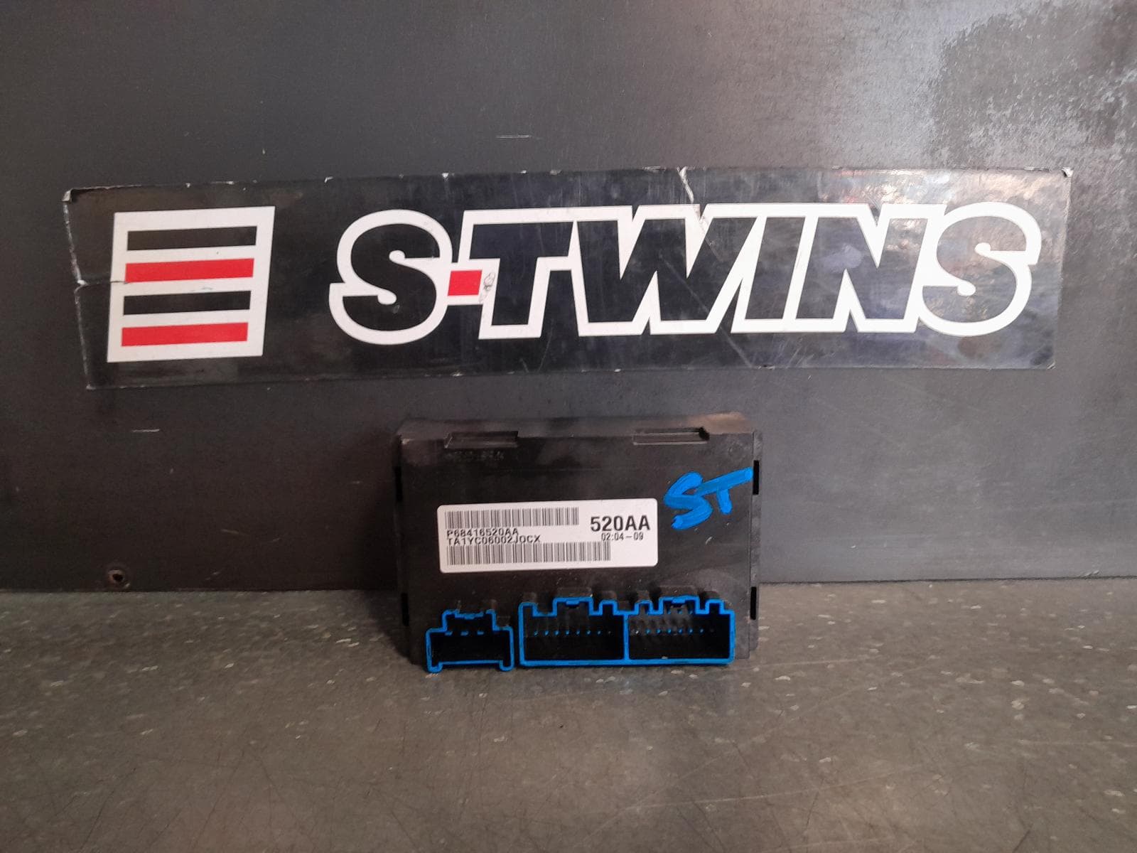 Used auto part listing image: 2020 JEEP WRANGLER TRANSFER CASE ECU, 2.2, DIESEL, JL, 08/18-09/20 0000333025