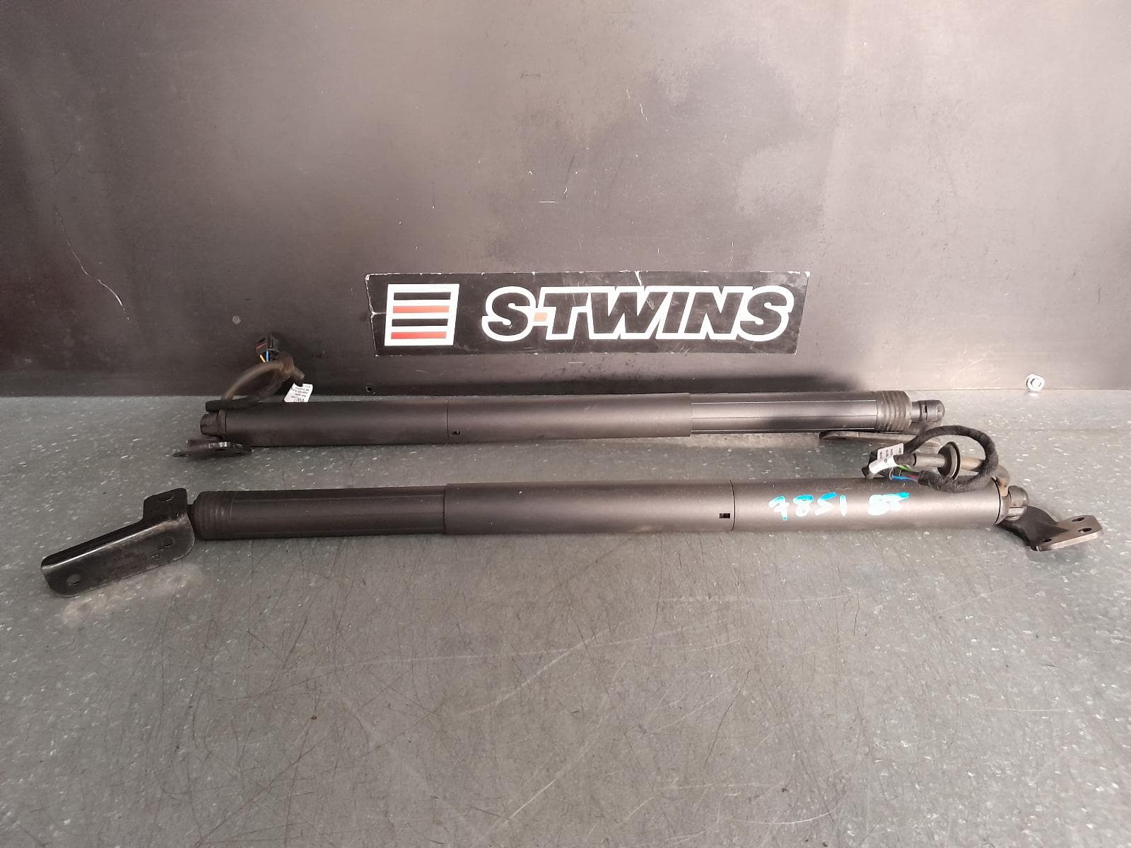Used auto part listing image: 2019 PORSCHE MACAN HATCH STRUT 95B, 06/14-12/25 0000333044