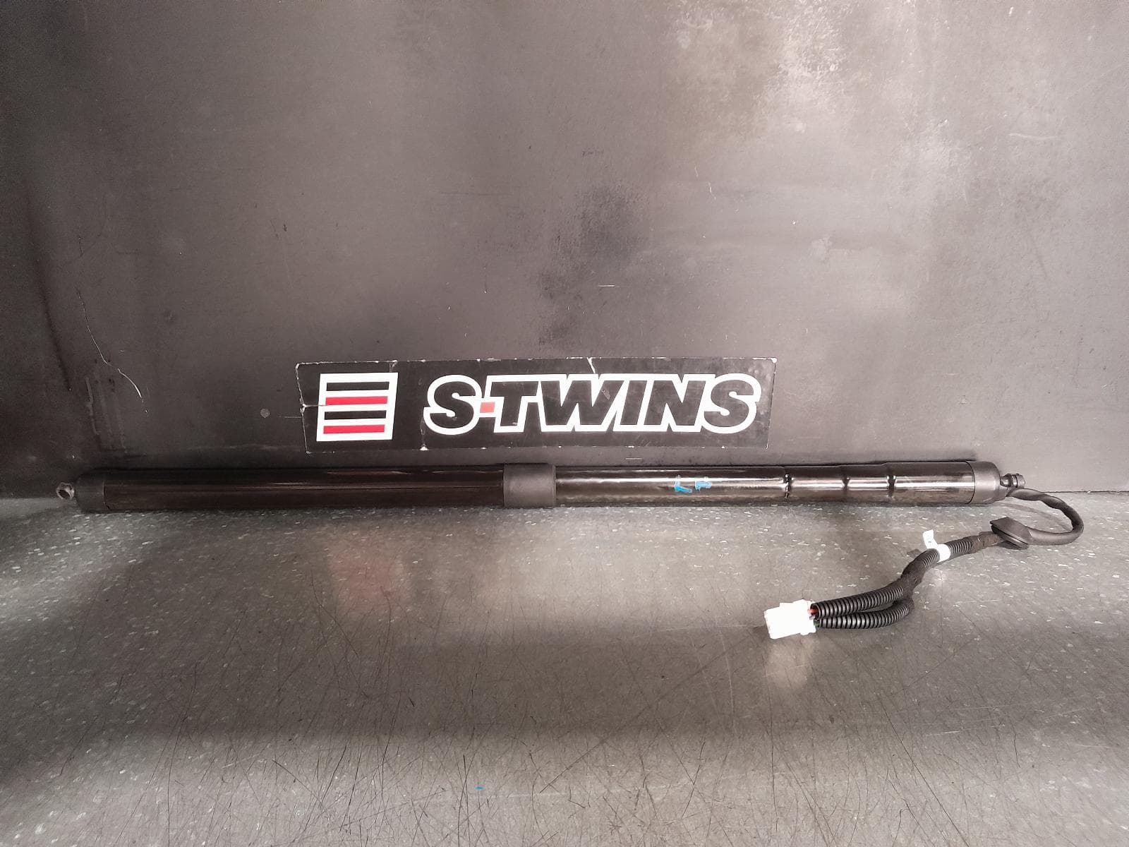 Used auto part listing image: 2019 HONDA CRV HATCH STRUT RW, 05/17-08/23 0000335142