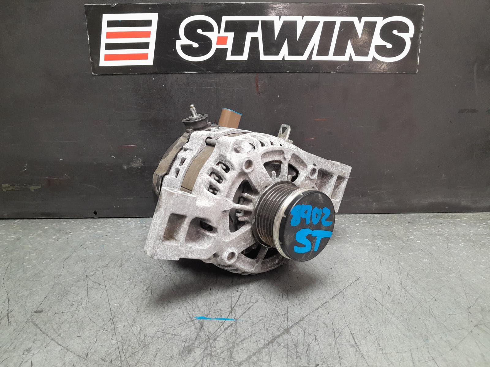 Used auto part listing image: 2018 TOYOTA C-HR ALTERNATOR PETROL, 1.2, TURBO, 100A, GEN 1, 12/16-09/23 0000377105
