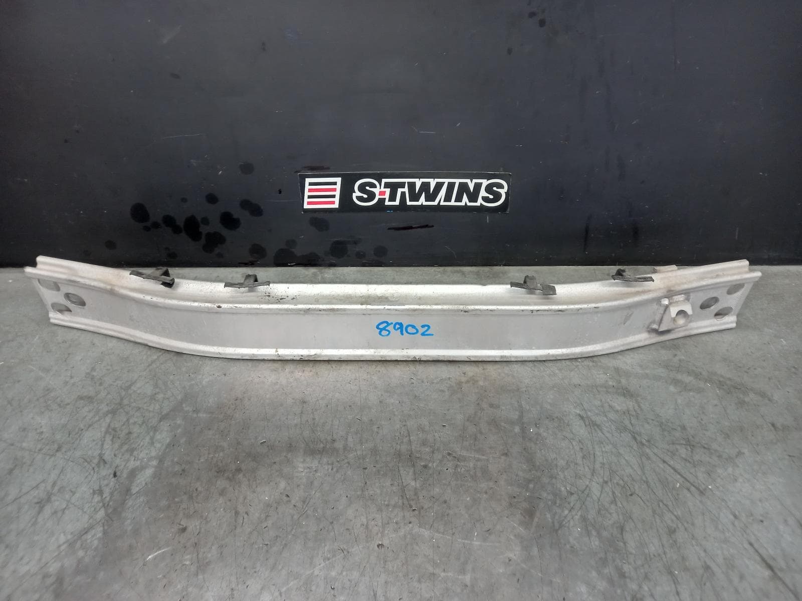 Used auto part listing image: 2018 TOYOTA C-HR F BAR REINFORC BRACK UPPER REINFORCEMENT, GEN 1, 12/16-09/19 0000377118