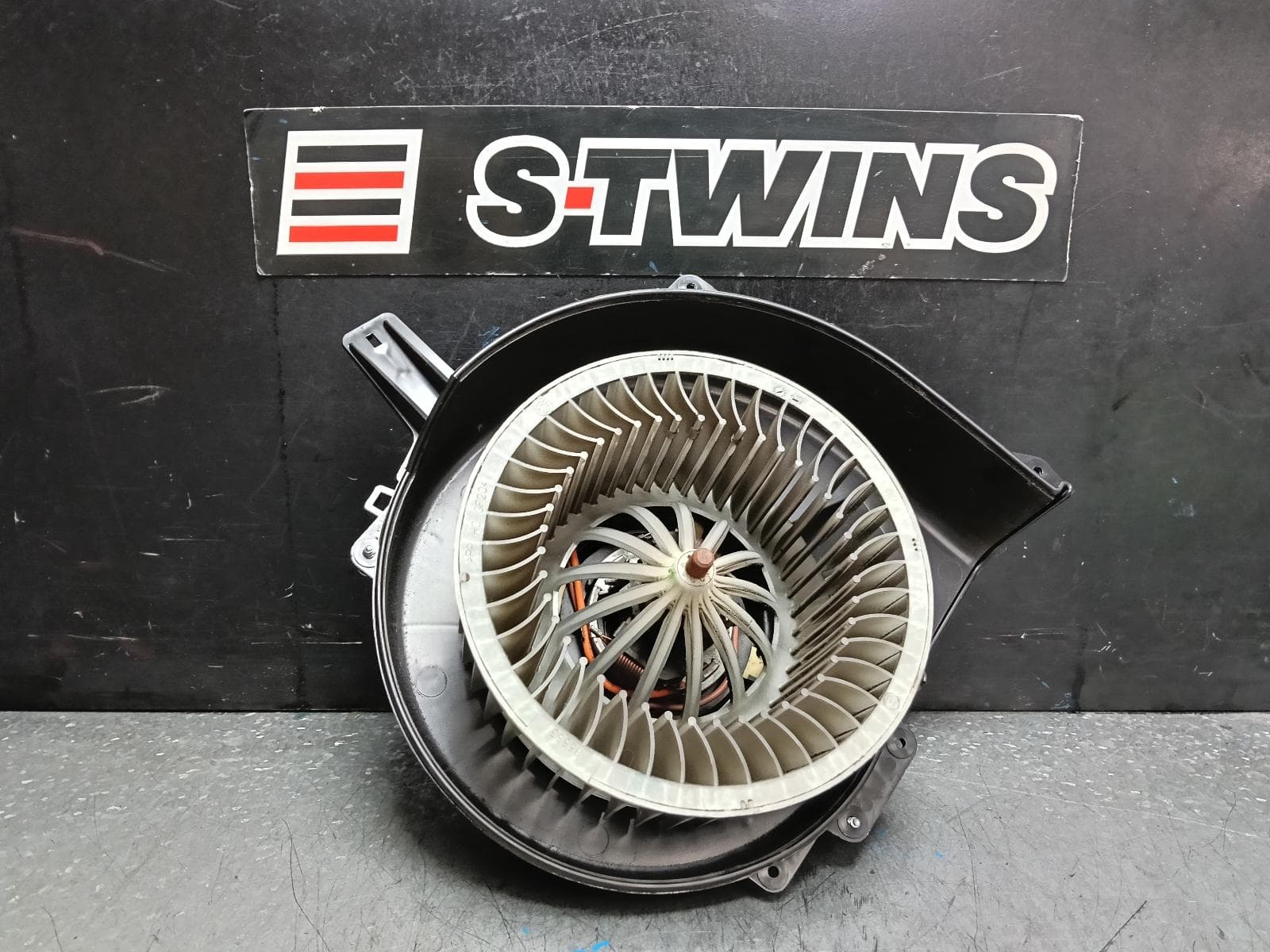 Used auto part listing image: 2016 AUDI A1 HEATER FAN MOTOR 8X, 12/10-10/18 0000386091