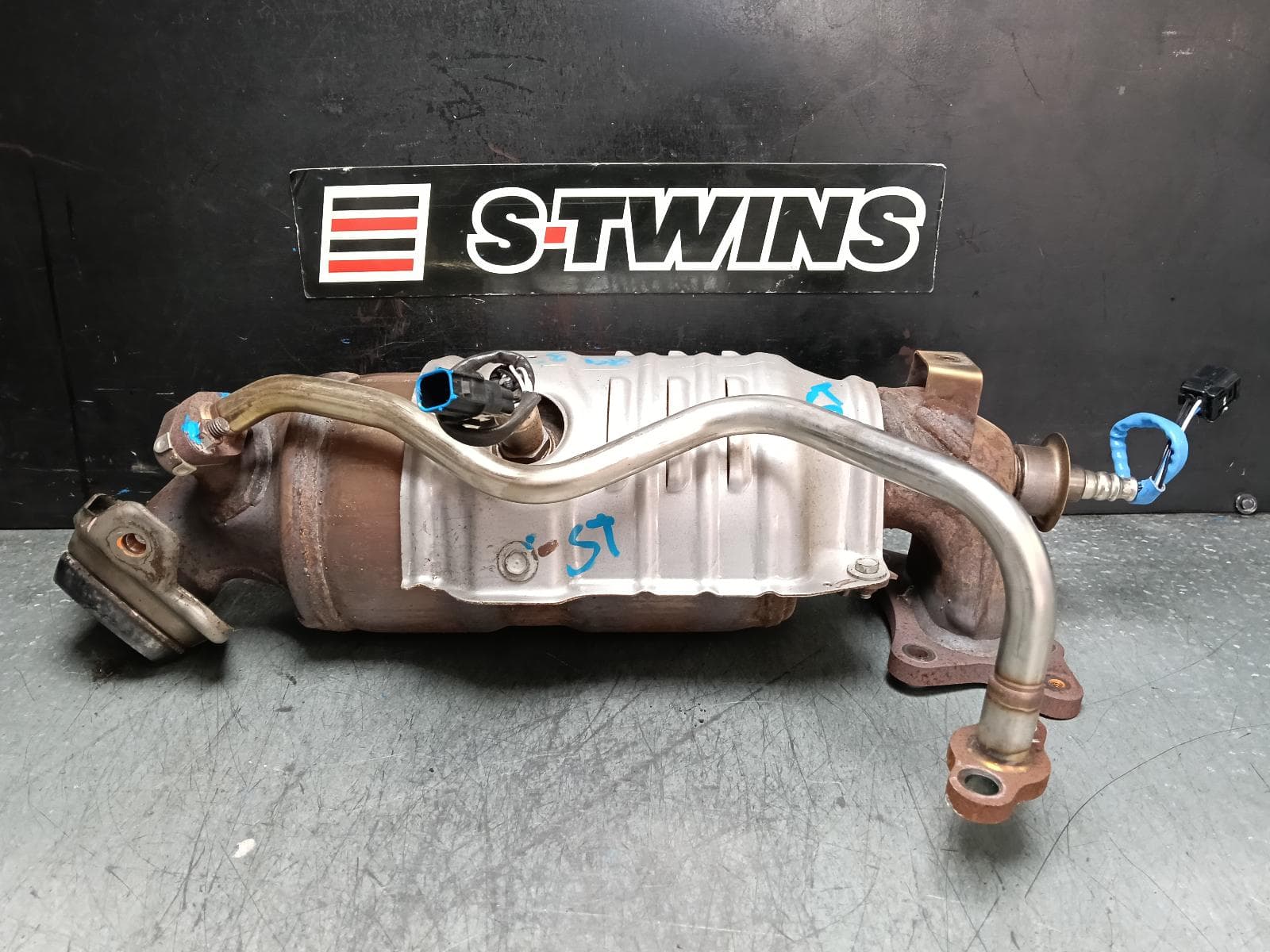 Used auto part listing image: 2016 HONDA CRV CATALYTIC CONVERTER MANIFOLD-CAT TYPE, 2.0, PETROL, RM, 11/12-04/17 0000388818