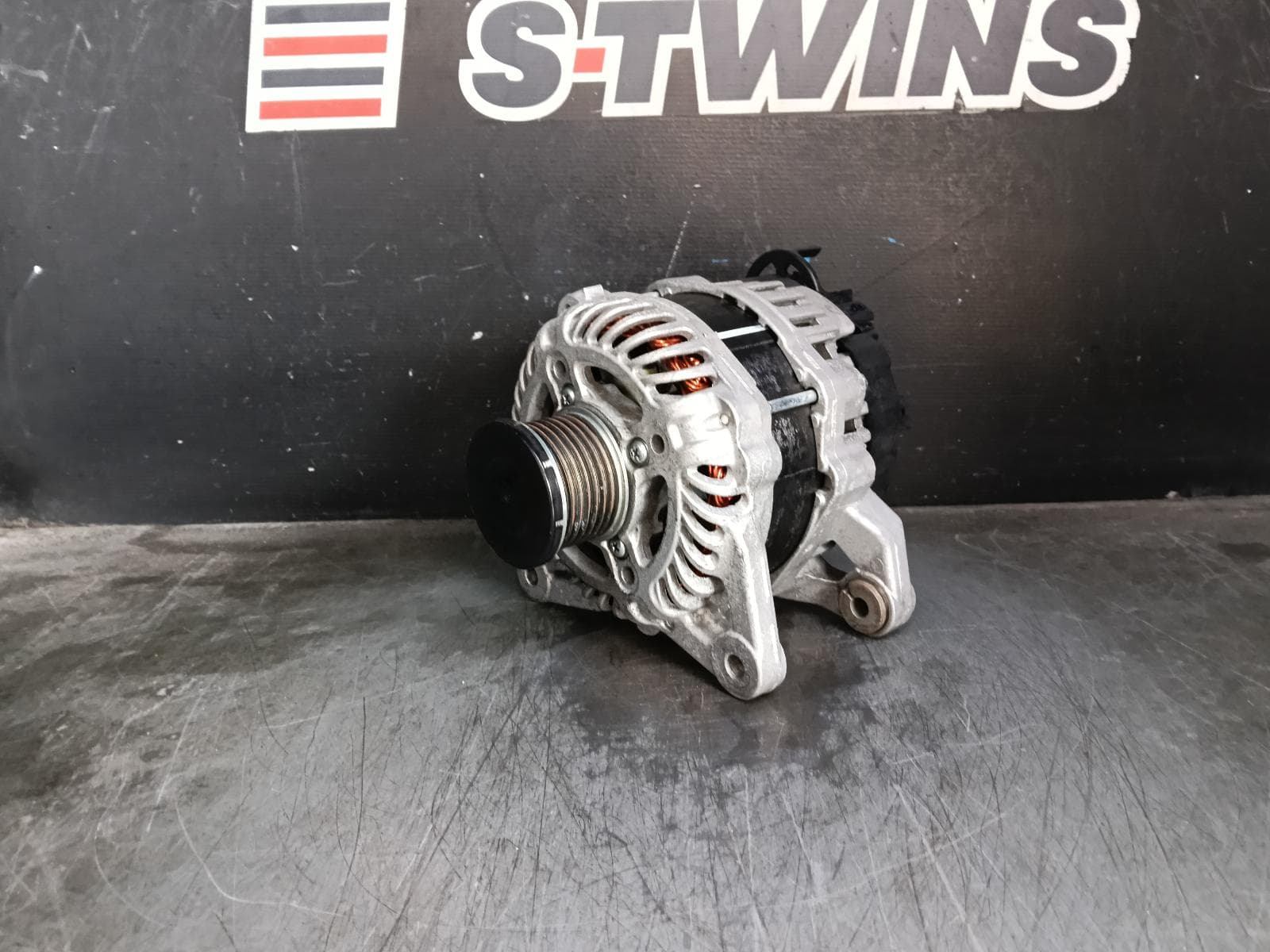 Used auto part listing image: 2023 RENAULT CAPTUR ALTERNATOR PETROL, 1.3, H5H CODE, TURBO, 120AMP, XJB, 01/21- 0000400986