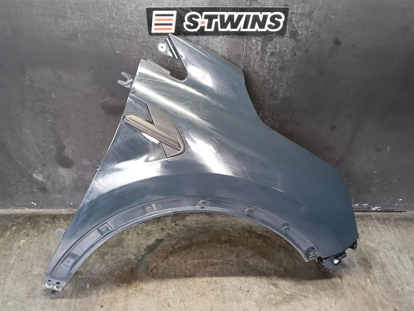 Used auto part listing image: 2023 RENAULT CAPTUR RIGHT GUARD XJB, 01/21- 0000400851