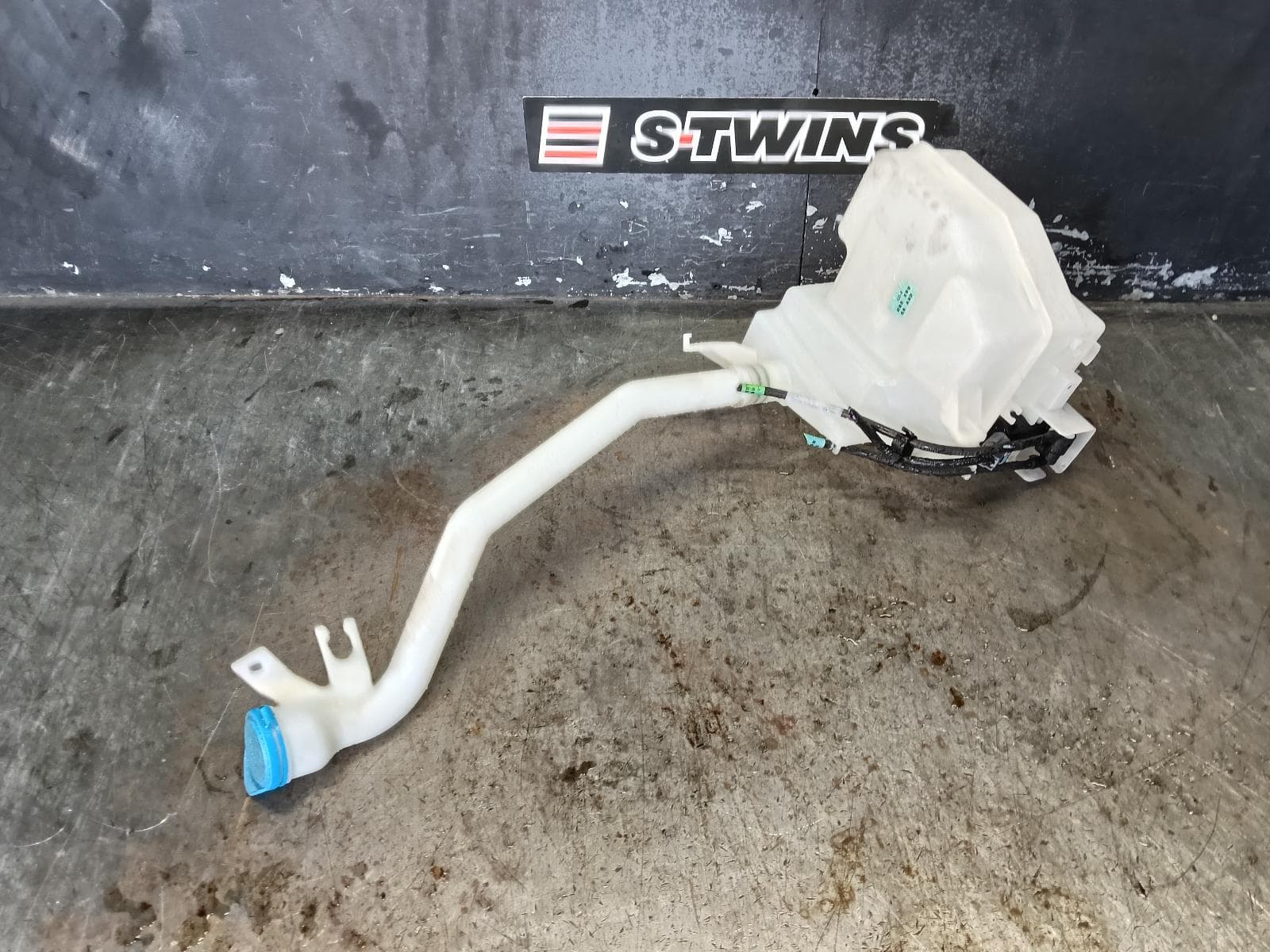 Used auto part listing image: 2024 CHERY TIGGO 4 PRO WASHER BOTTLE 1ST GEN, 06/24- 0000397135