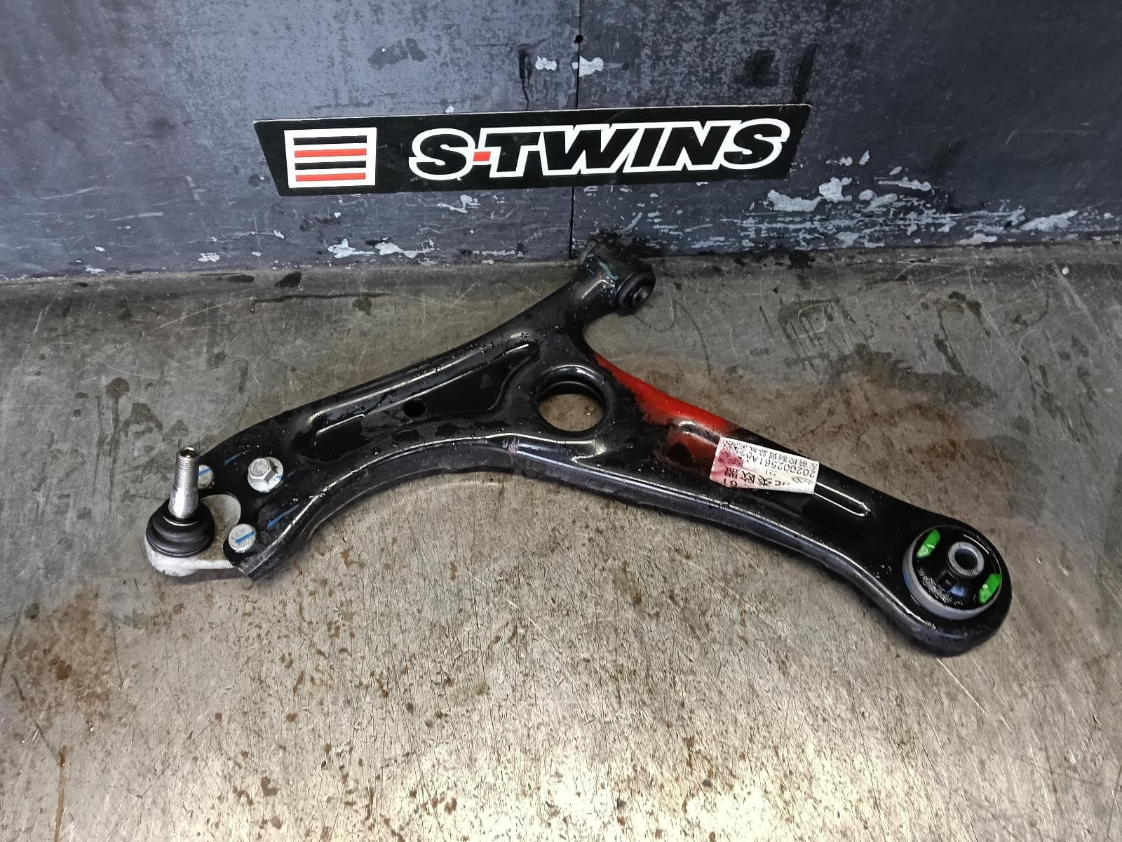 Used auto part listing image: 2024 CHERY TIGGO 4 PRO LEFT FRONT LOWER CONTROL ARM 1ST GEN, 06/24- 0000397143