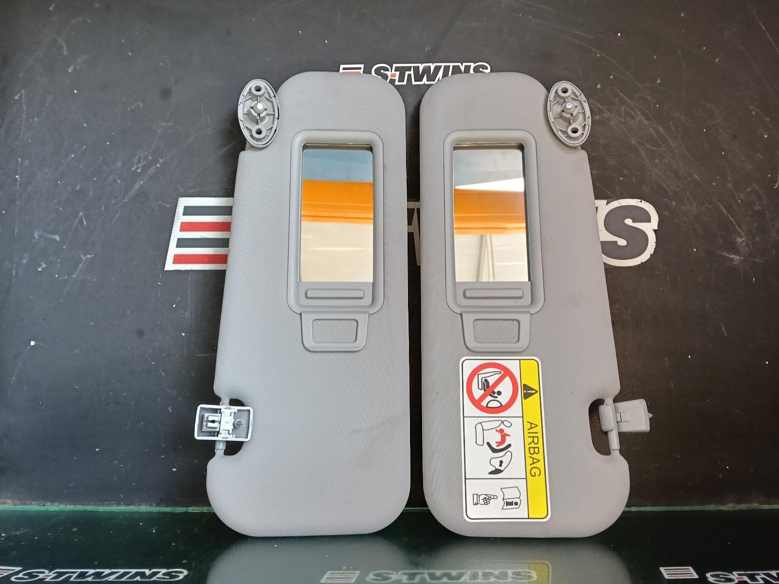 Used auto part listing image: 2024 CHERY TIGGO 4 PRO SUNVISOR 1ST GEN, PAIR, 06/24- 0000397146