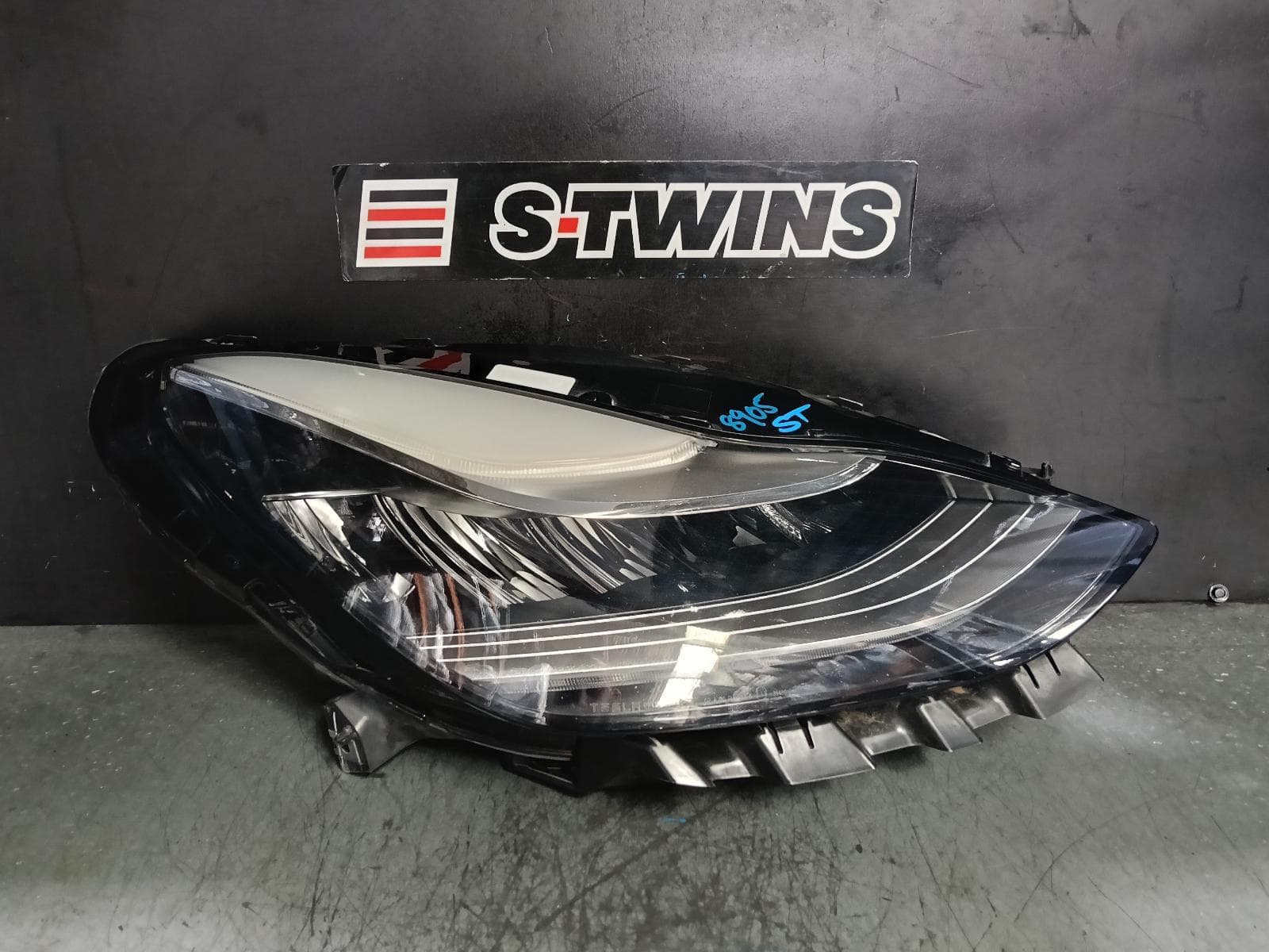 Used auto part listing image: 2019 TESLA MODEL 3 RIGHT HEADLAMP W/ LED TYPE, NON PROJECTOR TYPE, 1ST GEN, 06/19-01/21 0000391611