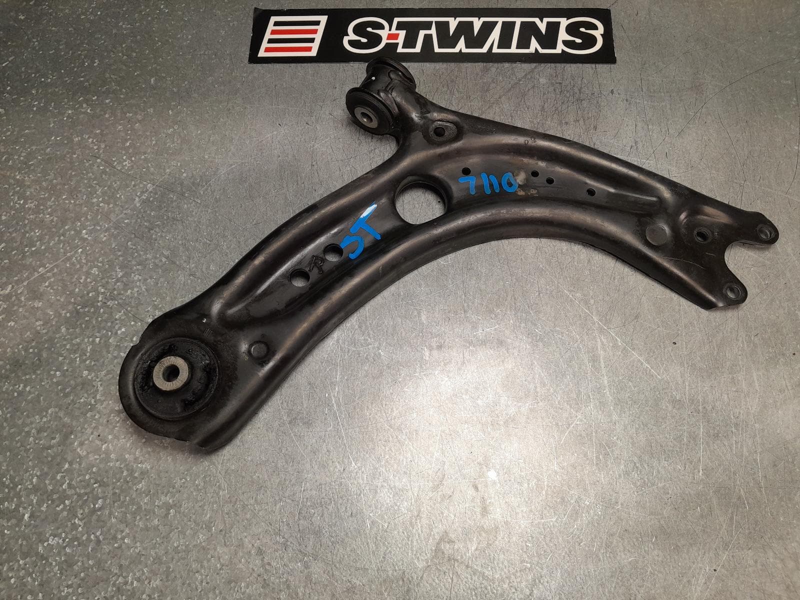 Used auto part listing image: 2023 SKODA OCTAVIA RIGHT FRONT LOWER CONTROL ARM NX, 12/20- 0000376800