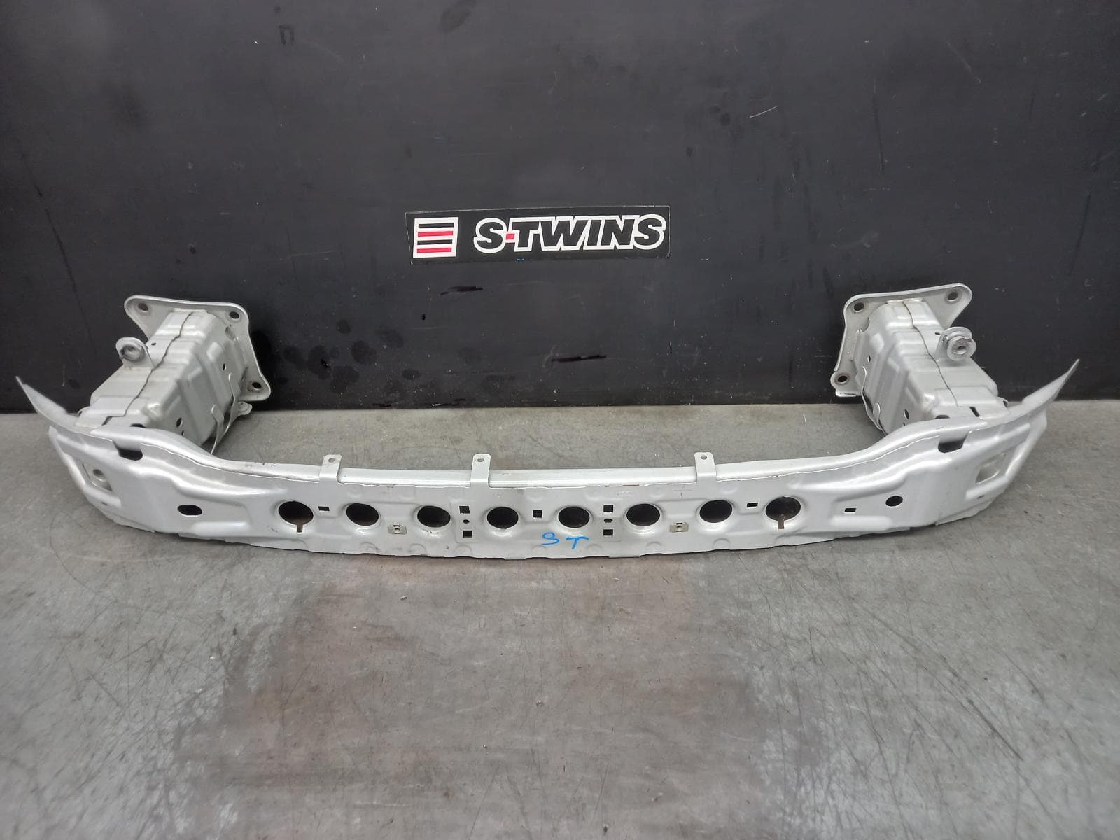Used auto part listing image: 2017 FORD ESCAPE F BAR REINFORC BRACK MAIN REINFORCEMENT, ZG, 09/16-05/20 0000379128