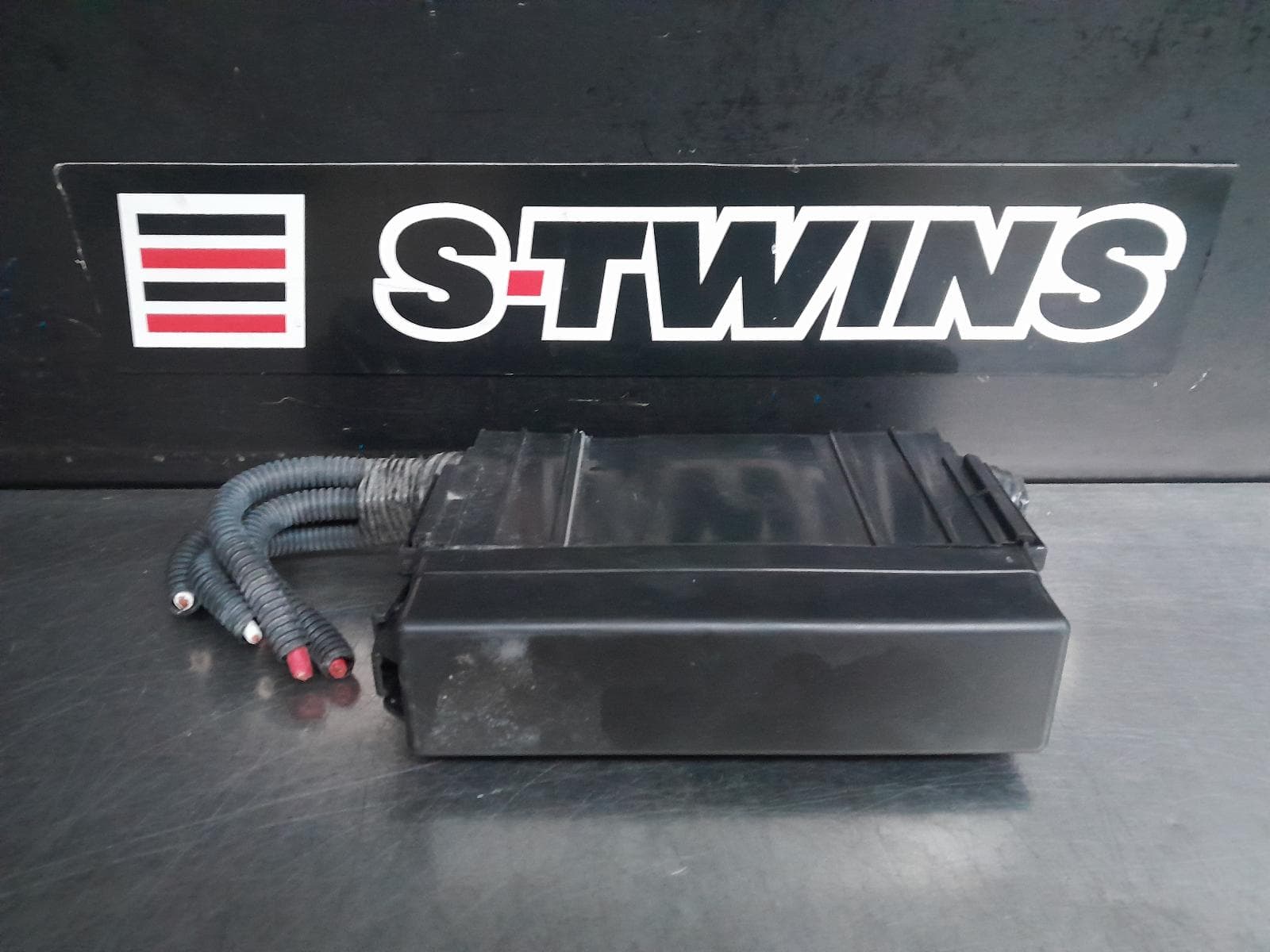 Used auto part listing image: 2020 NISSAN NAVARA FUSE BOX NP300, ENGINE BAY (FUSE BOX/IPDM UNIT), LH SIDE, DIESEL, P/N 284B74JA1B, SQUARE TYPE, 04/15- 0000275942