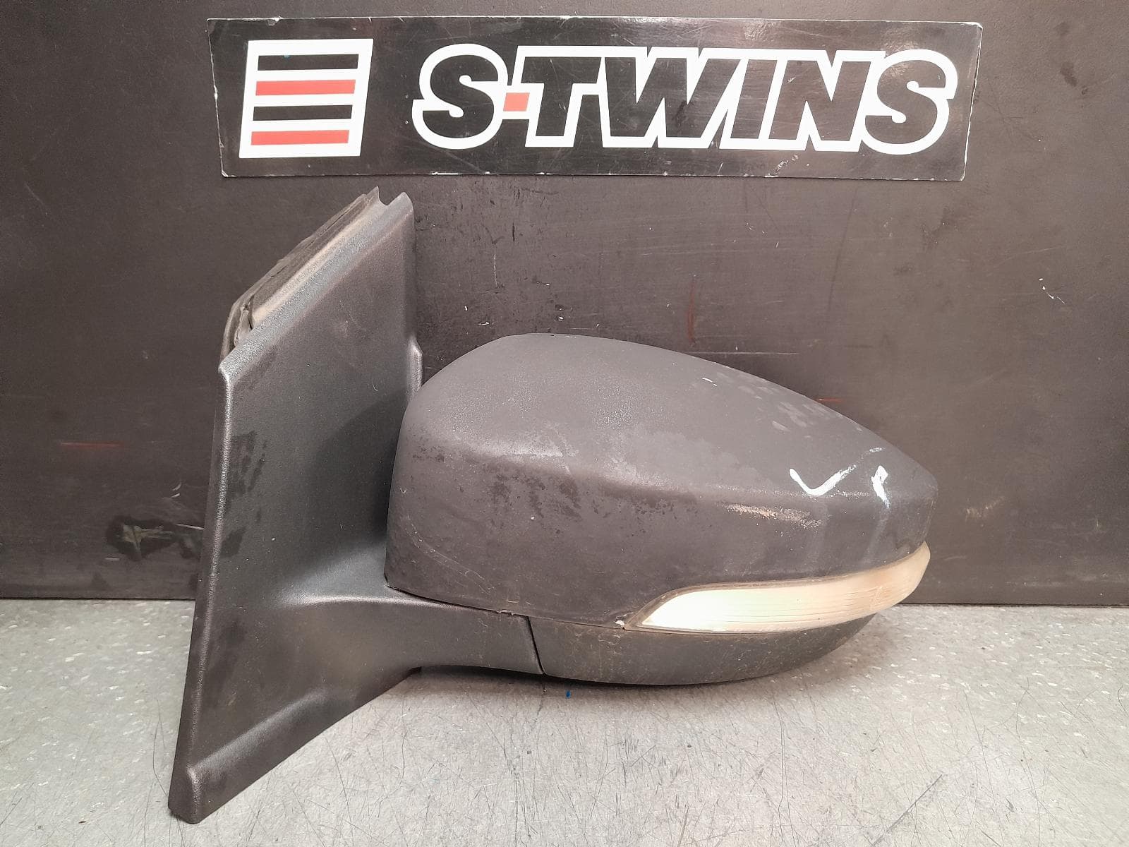 Used auto part listing image: 2017 FORD ESCAPE LEFT DOOR MIRROR ZG, MANUAL FOLDING, NON BLIND SPOT TYPE, 09/16-05/20 0000379132
