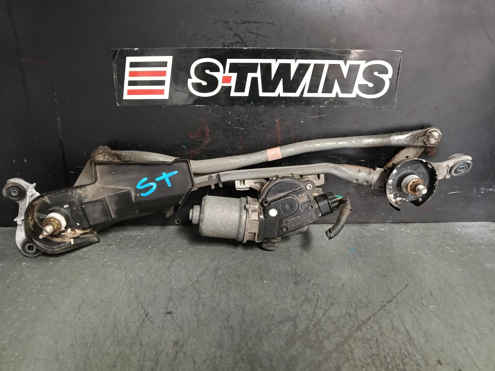 Used auto part listing image: 2014 LEXUS IS SERIES WIPER MOTOR FRONT, XE30, 04/13- 0000389234