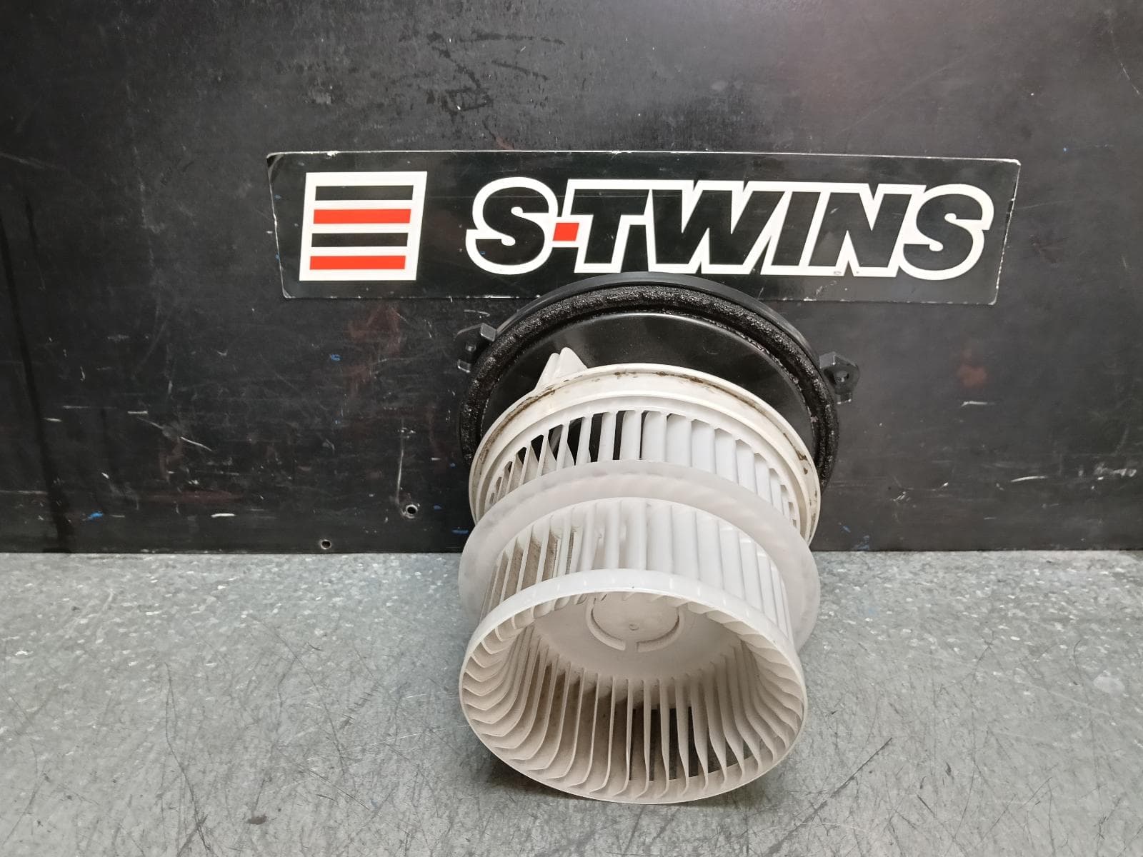 Used auto part listing image: 2014 LEXUS IS SERIES HEATER FAN MOTOR XE30, 07/13- 11/25 0000389230