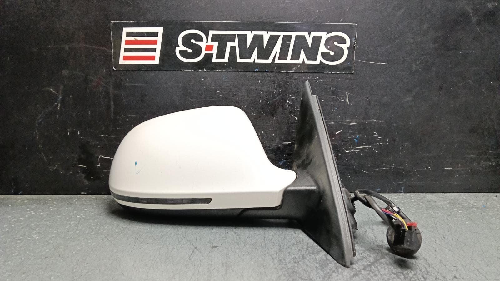 Used auto part listing image: 2014 AUDI Q3 RIGHT DOOR MIRROR POWER, AUTO FOLD, HEATED, NON LANE ASSIST, 8U, 03/12-12/18 0000399890