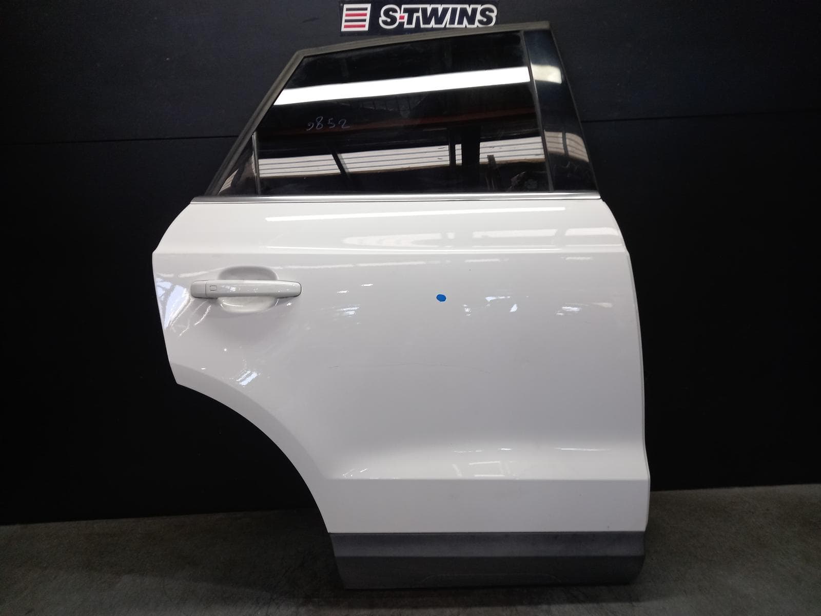 Used auto part listing image: 2014 AUDI Q3 RIGHT REAR DOOR SLIDING 8U, Q3/RSQ3, 03/12-12/18 0000399293