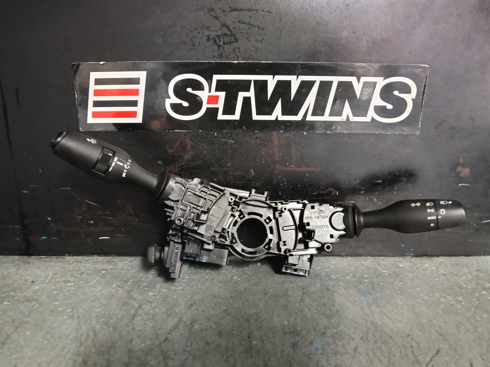 Used auto part listing image: 2014 LEXUS IS SERIES COMBINATION SWITCH ASSY, XE30, 04/13-11/25 0000389232