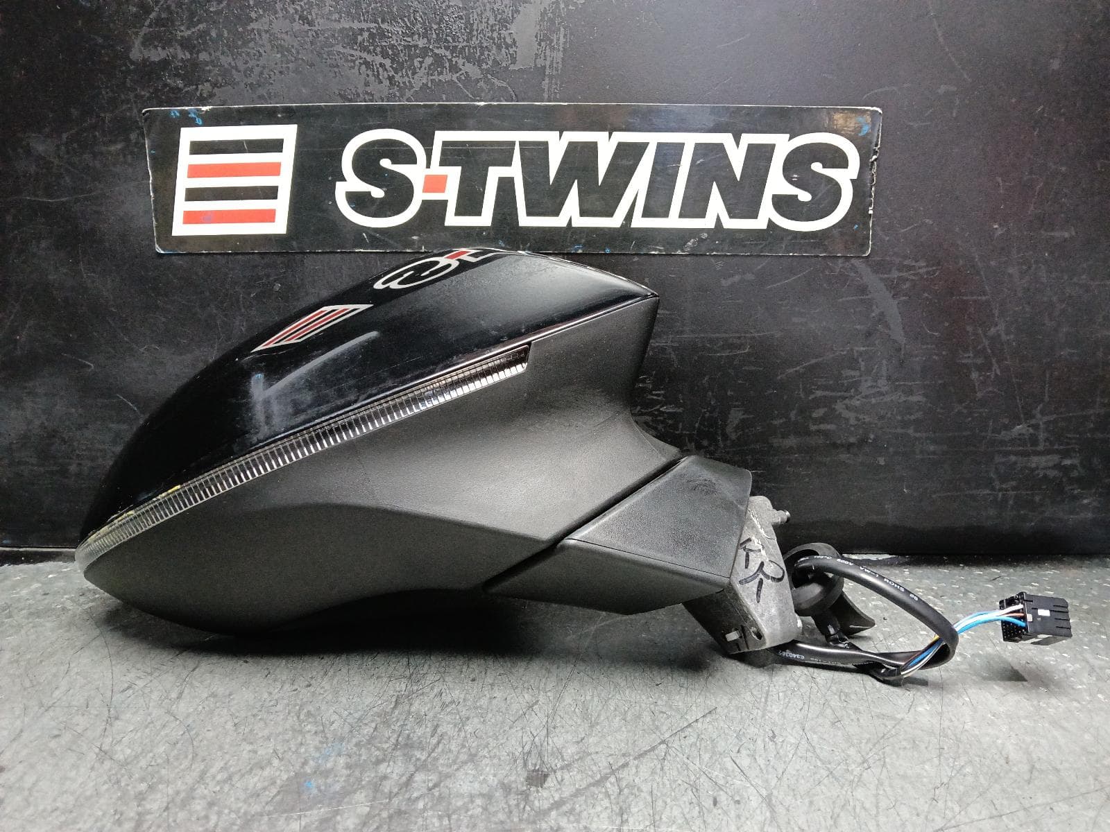 Used auto part listing image: 2023 MG MG4 RIGHT DOOR MIRROR EH32, MANUAL FOLD, BLACK TYPE, 03/23- 0000404273