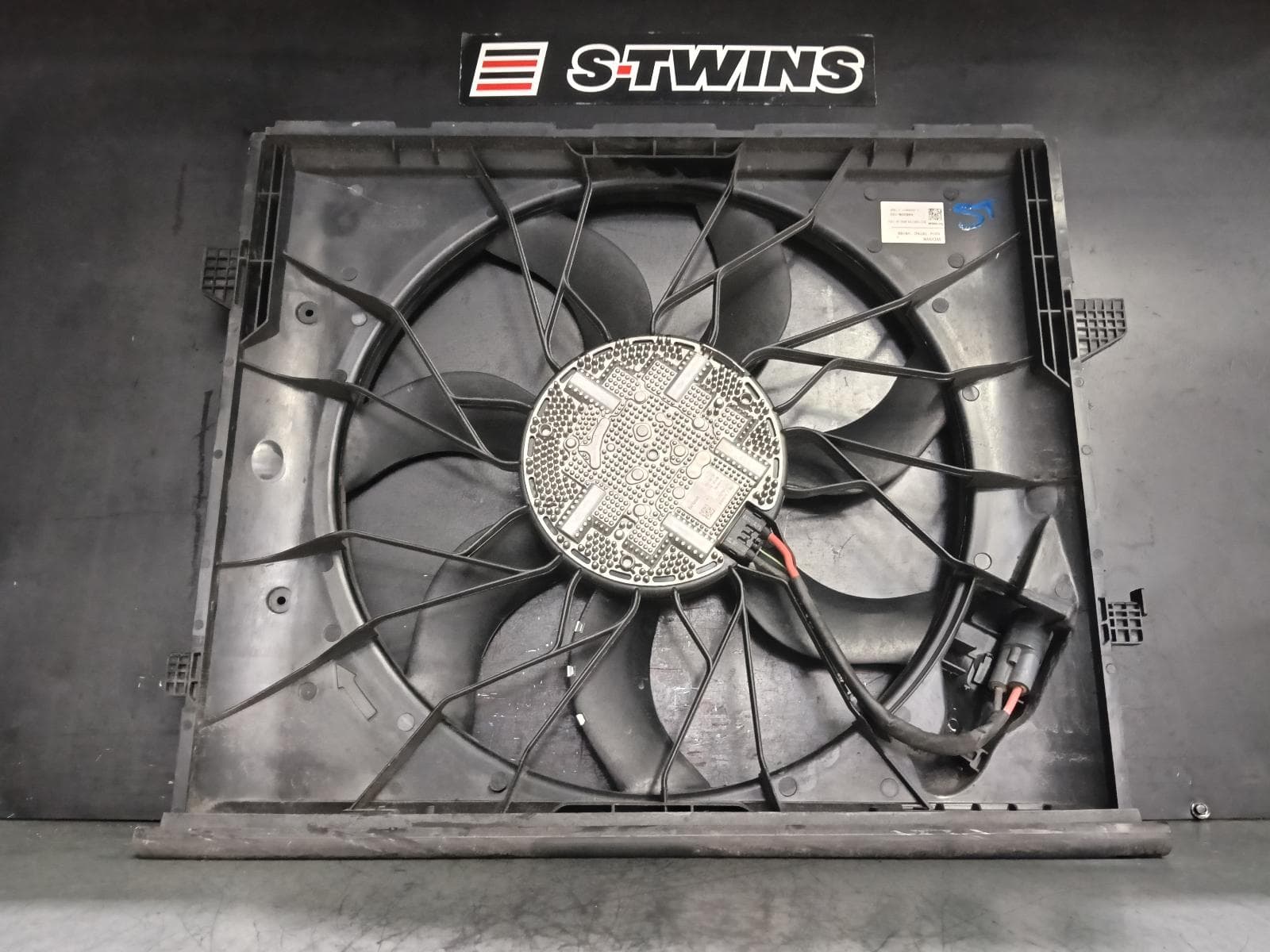 Used auto part listing image: 2021 JEEP GRANDCHEROKEE FAN RADIATOR FAN, 3.0, DIESEL, WK, 04/13-02/22 0000394354