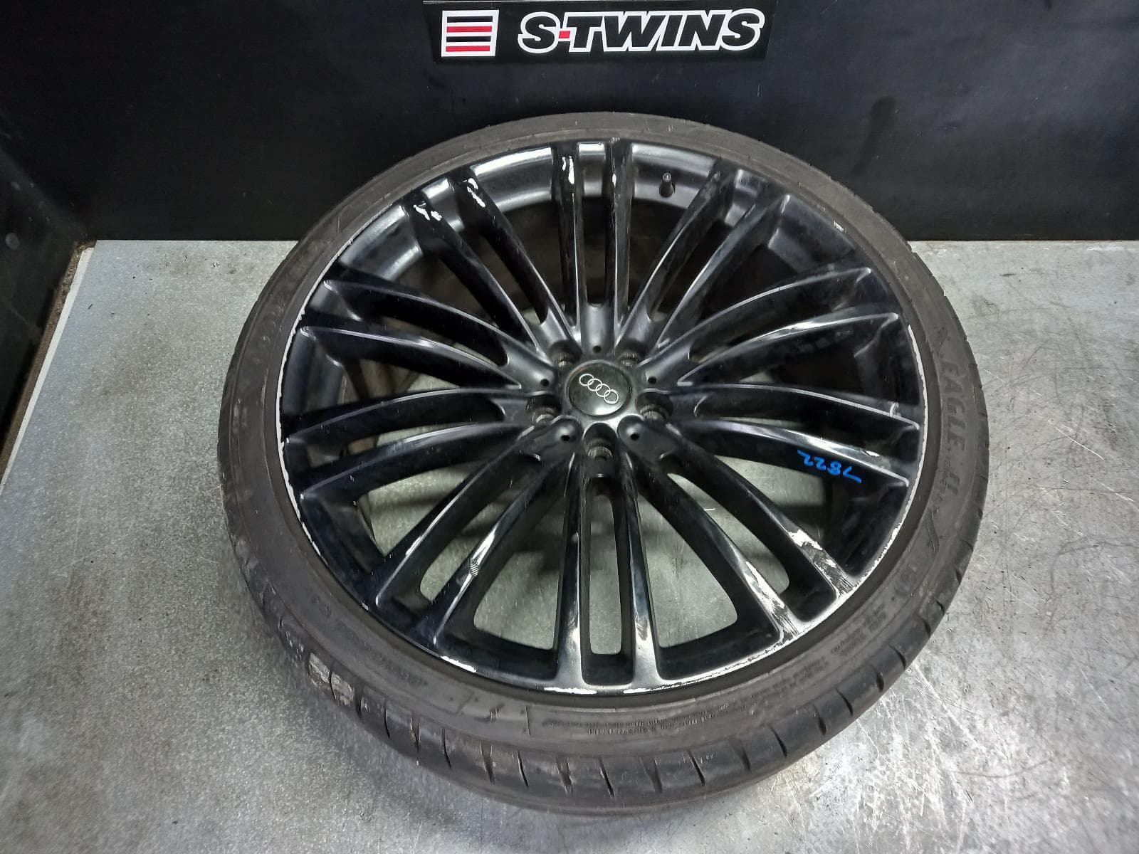 Used auto part listing image: 2015 AUDI Q5 WHEEL MAG SQ5, FACTORY, 20X8.5IN, 10 Y-SPOKE, 05/13-01/17 0000337918