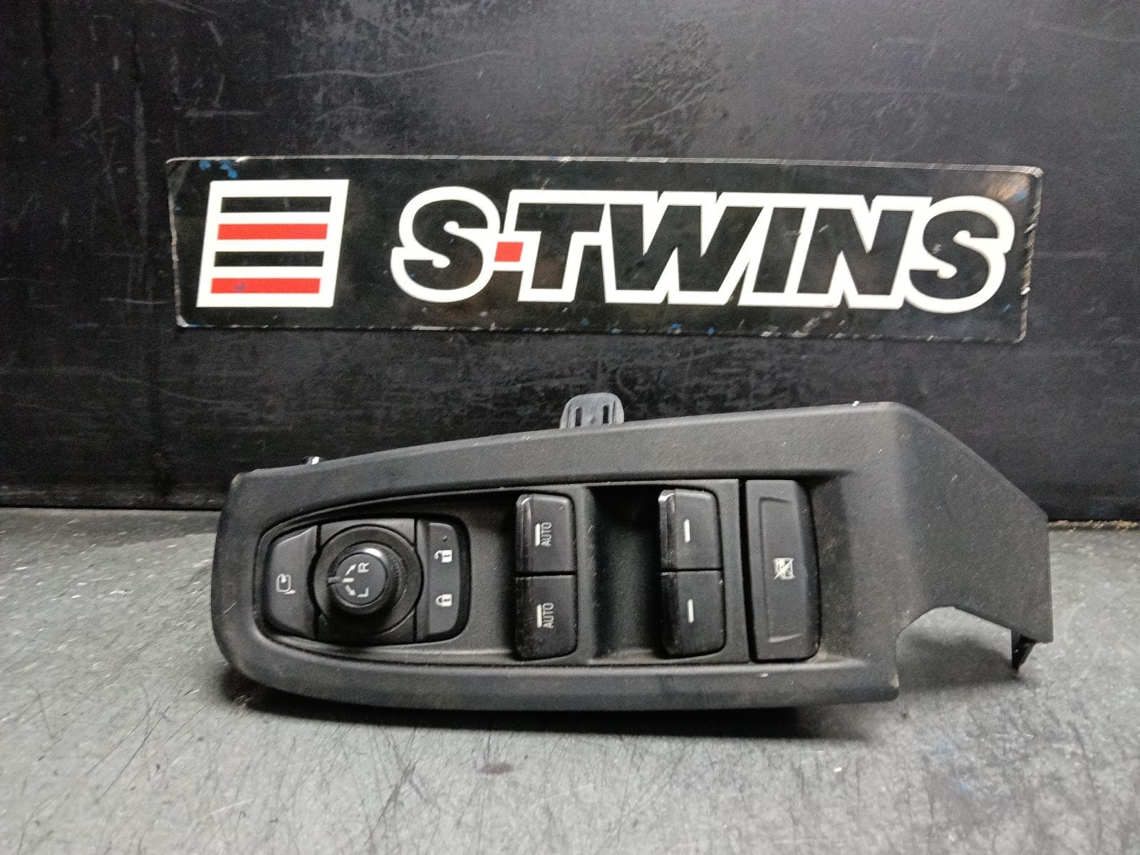 Used auto part listing image: 2024 SUBARU CROSSTREK PWR DR WIND SWITCH G6X, RH FRONT (MASTER SWITCH), W/ BLACK INSERT TYPE, 10/22- 0000404665