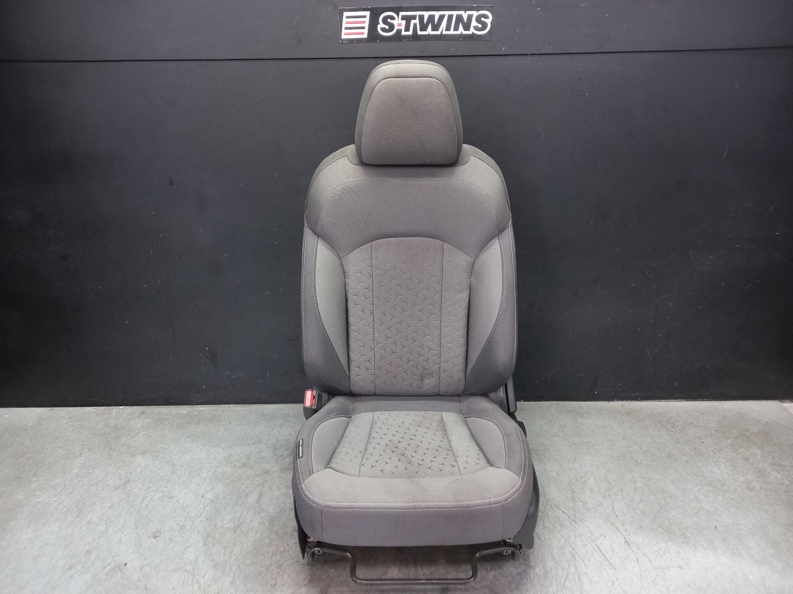 Used auto part listing image: 2024 SUBARU CROSSTREK FRONT SEAT G6X, LH FRONT, TRICOT, CHARCOAL, NON POWER & NON HEATED TYPE, 10/22- 0000404525