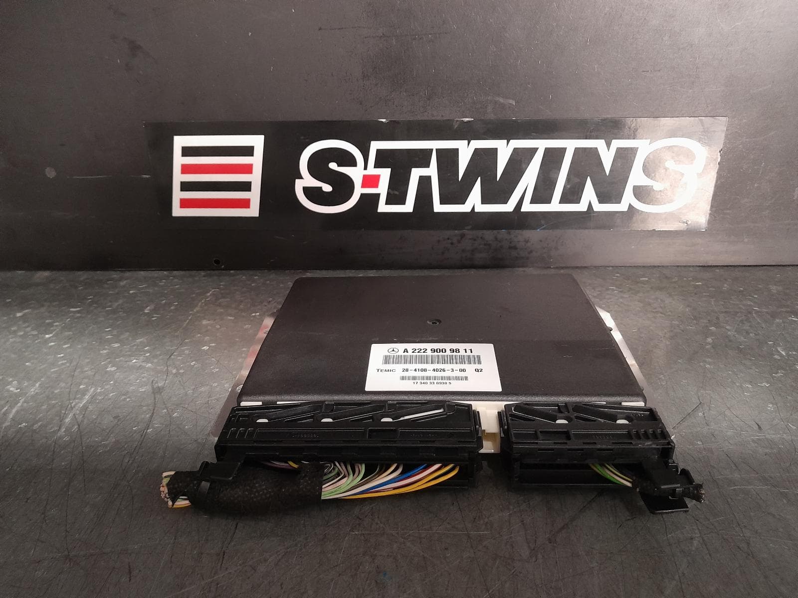 Used auto part listing image: 2018 MERCEDES C CLASS PNEUMATIC SUSPENSION ECU, W205/S205, 08/14-09/21 0000338492