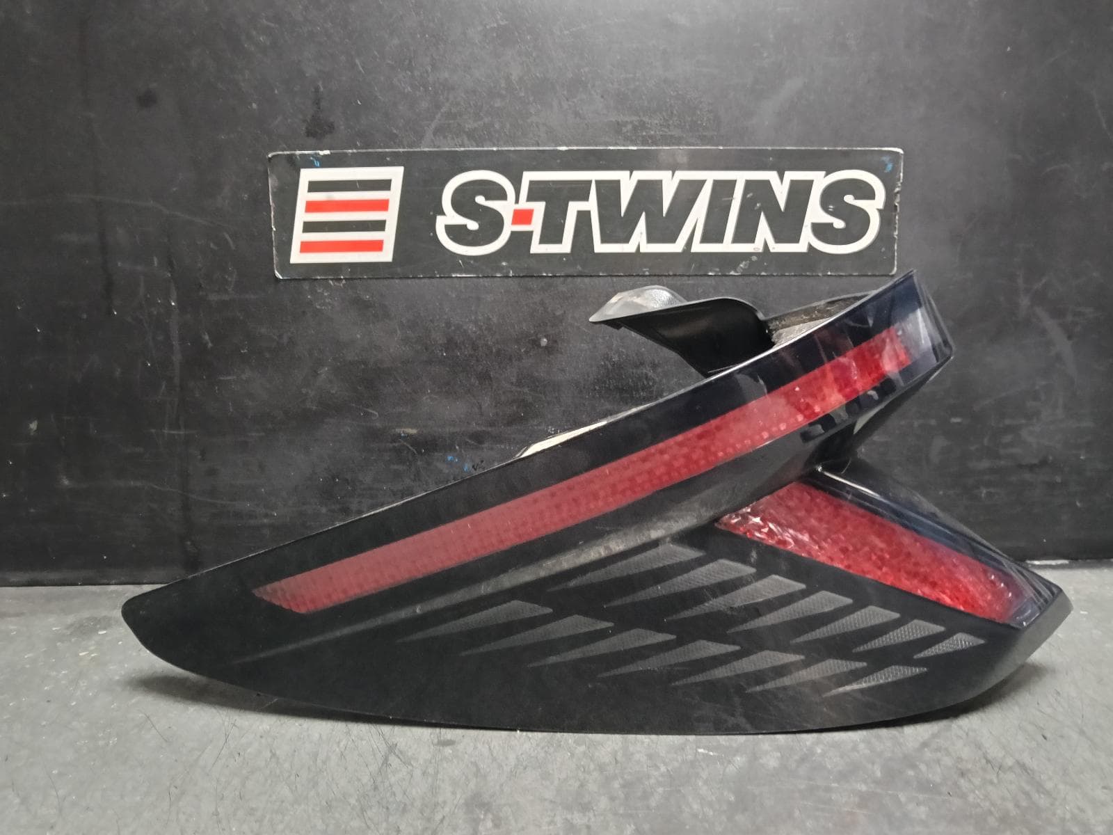 Used auto part listing image: 2022 HYUNDAI TUCSON LEFT TAILLIGHT NX4, IN BODY, W/ LED TYPE, 02/21- 0000407371