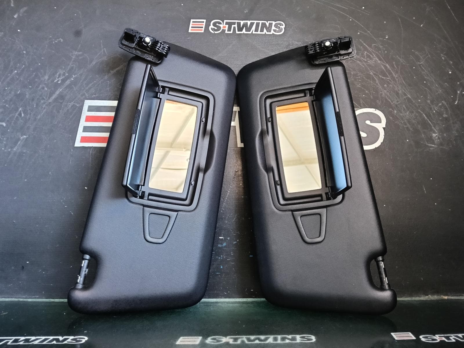 Used auto part listing image: 2018 MERCEDES GLA CLASS SUNVISOR X156, PAIR, 04/14-01/20 0000399705