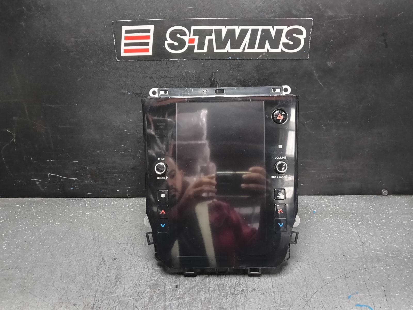 Used auto part listing image: 2023 SUBARU OUTBACK DISPLAY UNIT, 11.6IN TOUCHSCREEN, W/ SAT NAV TYPE, 7TH GEN, 12/20- 0000399019
