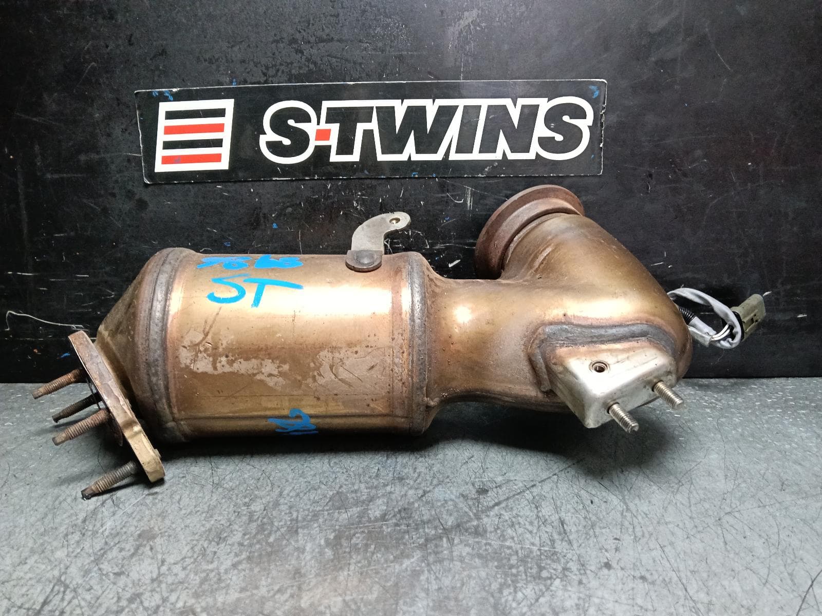 Used auto part listing image: 2018 HOLDEN ASTRA CATALYTIC CONVERTER DOWNPIPE-CAT TYPE, 1.4, PETROL, BK-BL, 09/16-12/20 0000402932